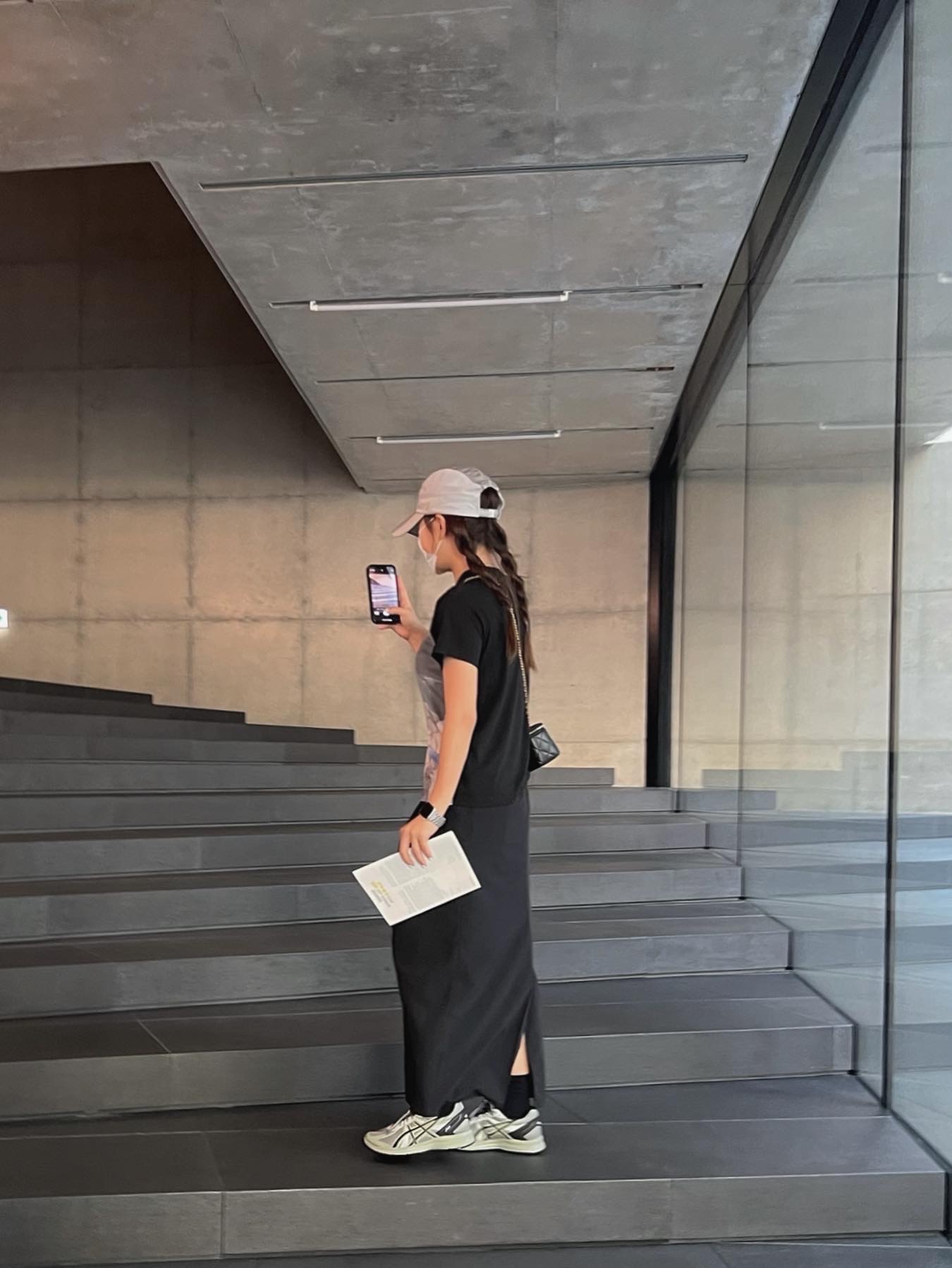 Asics Jog 100 S Sheet Rock - 2E Wide 착용 스타일 - 2