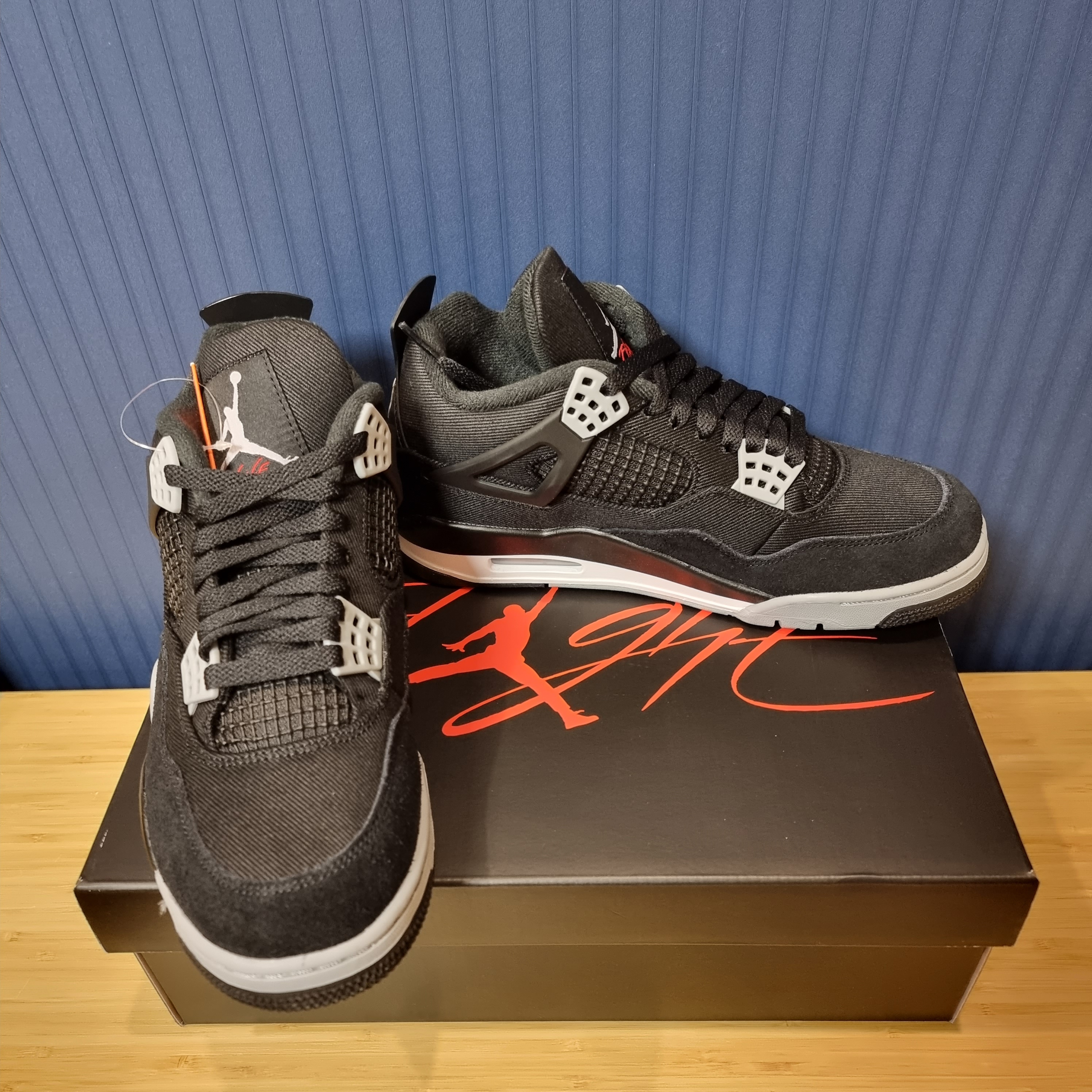 Jordan 4 Retro SE Black and Light Steel 착용 스타일