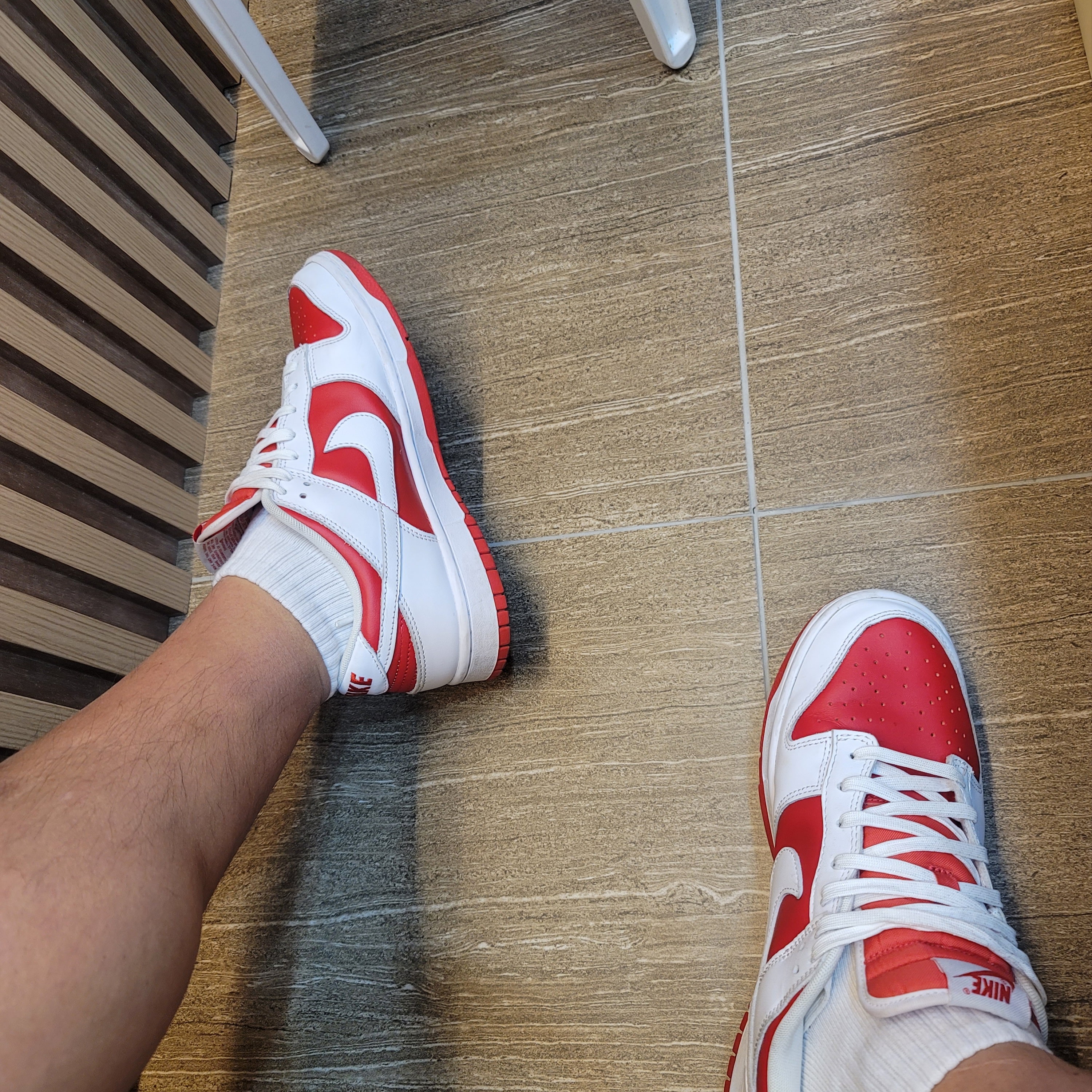 Nike Dunk Low Retro Championship Red 착용 스타일