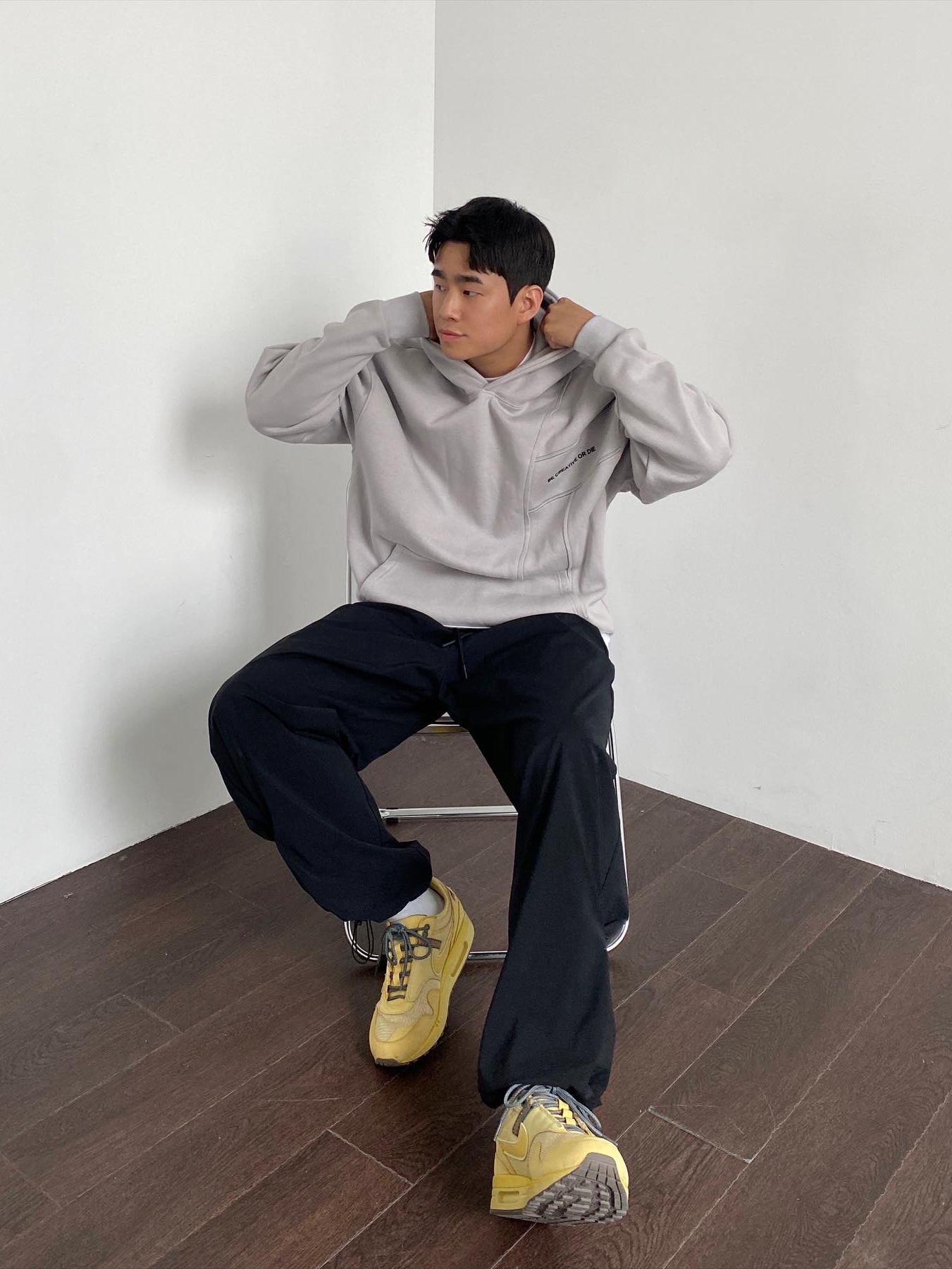 Nike x Travis Scott Air Max 1 Cact.us Gold 착용 스타일 - 1