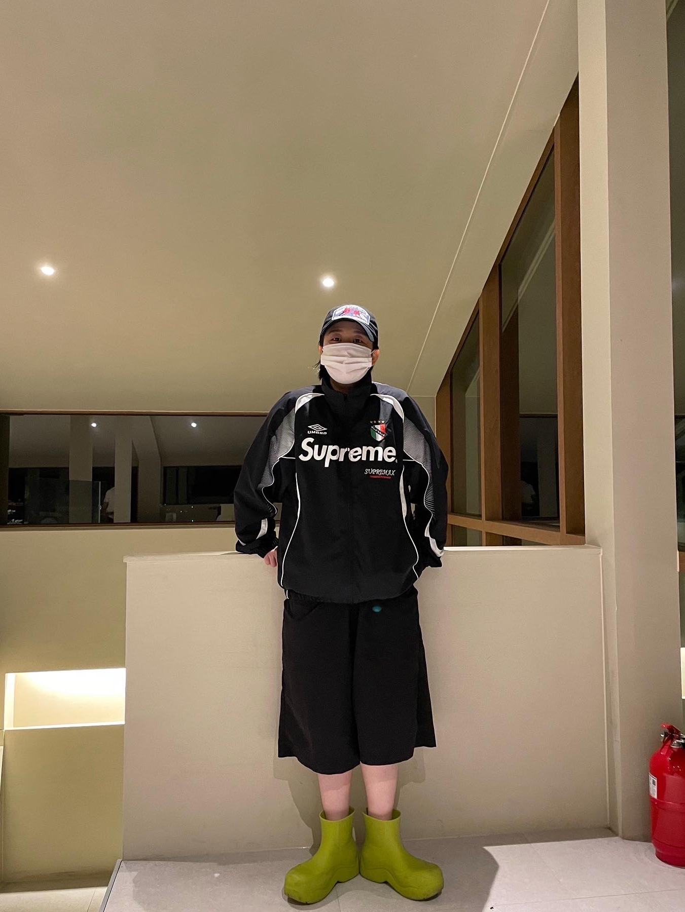 Supreme x Umbro Track Jacket Black - 22SS 착용 스타일 - 2