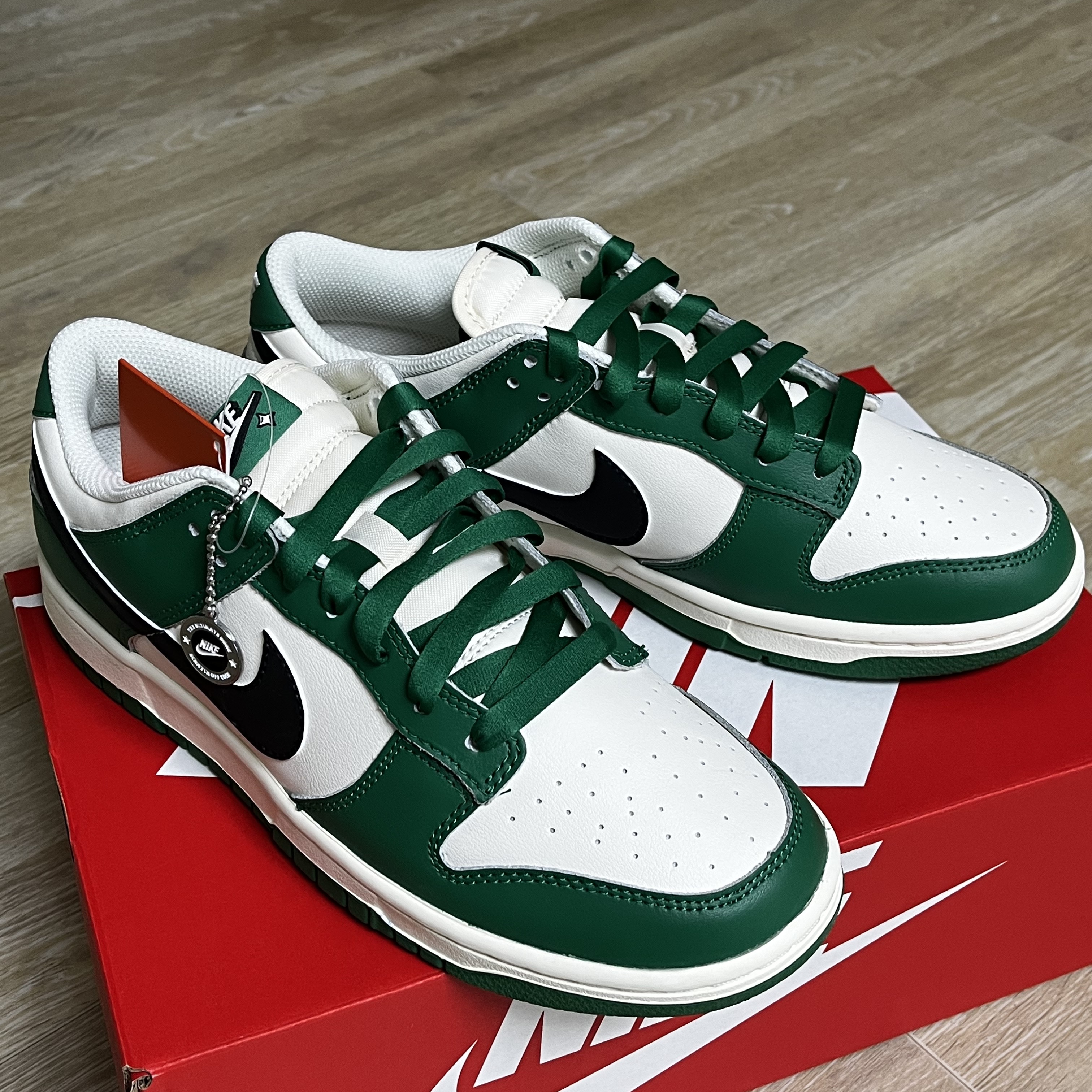 Nike Dunk Low Retro SE Jackpot Malachite 착용 스타일