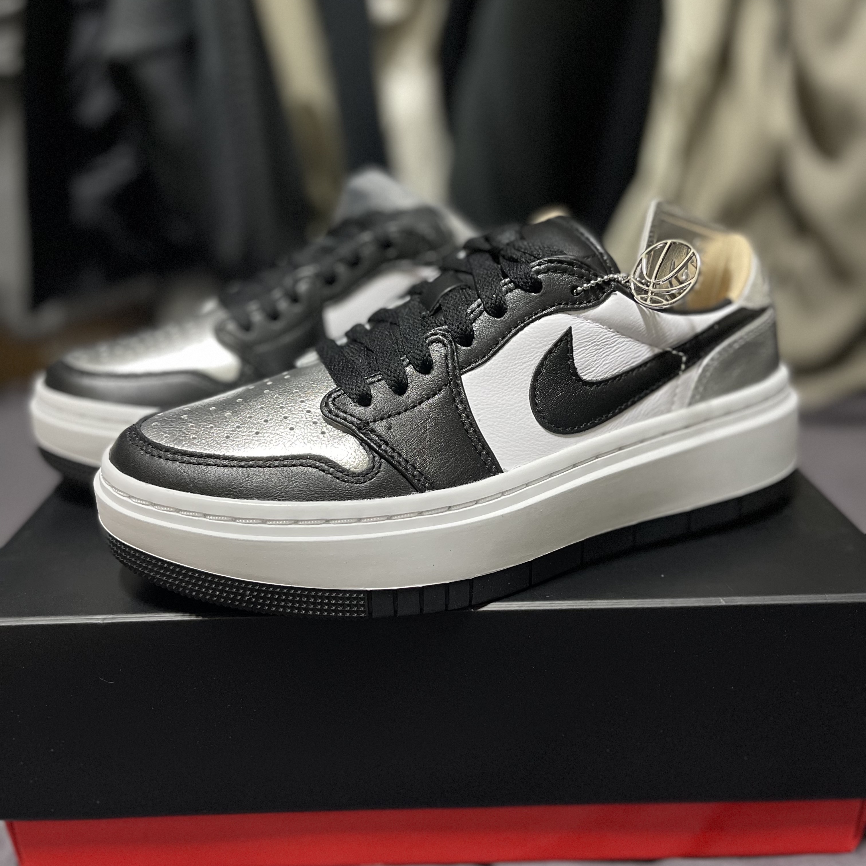(W) Jordan 1 Elevate Low SE Metallic Silver 착용 스타일