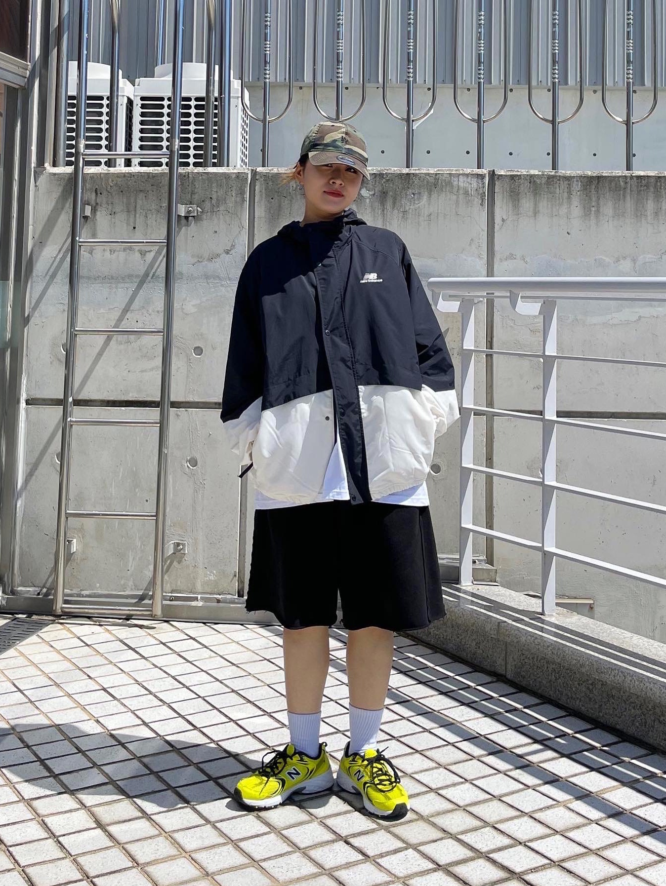New Balance 530 Yellow 착용 스타일 - 4