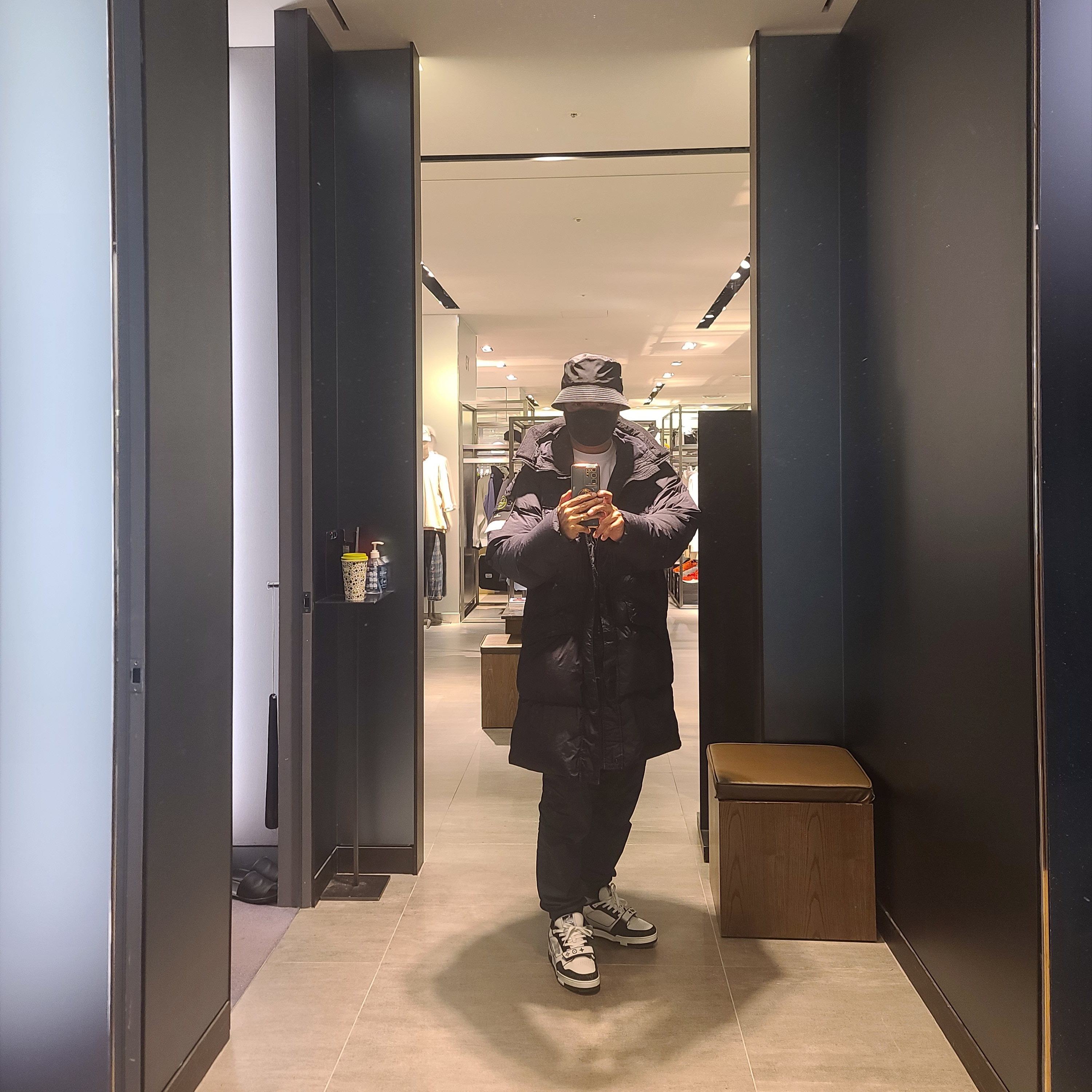 Stone Island 70123 Crinkle Reps Hooded Long Down Jacket Black - 22FW, Louis Vuitton LV Trainer Sneakers Black 착용 스타일