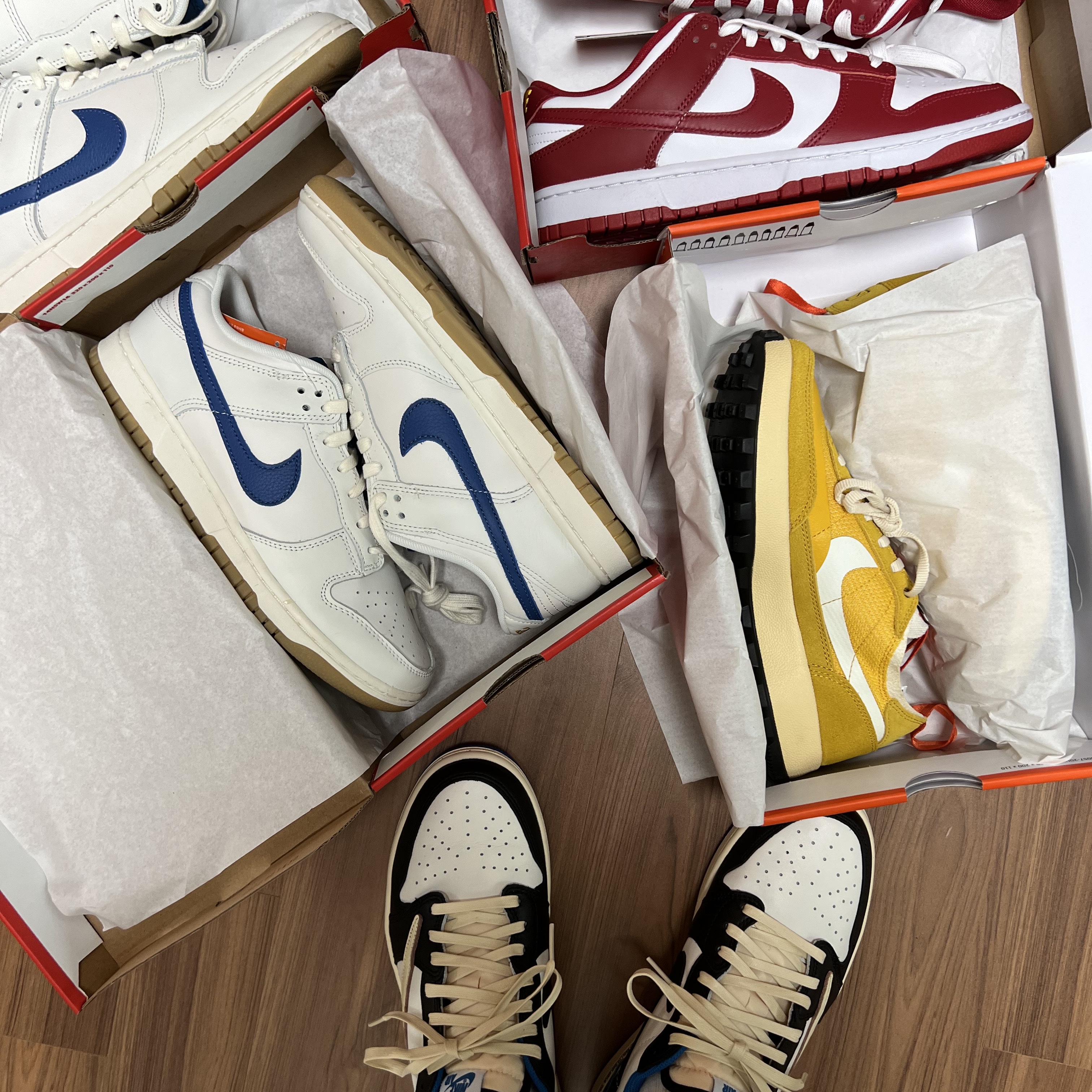 Jordan 1 x Travis Scott x Fragment Retro Low OG SP Military Blue, Nike Dunk Low SE Sail Dark Marina Blue 착용 스타일