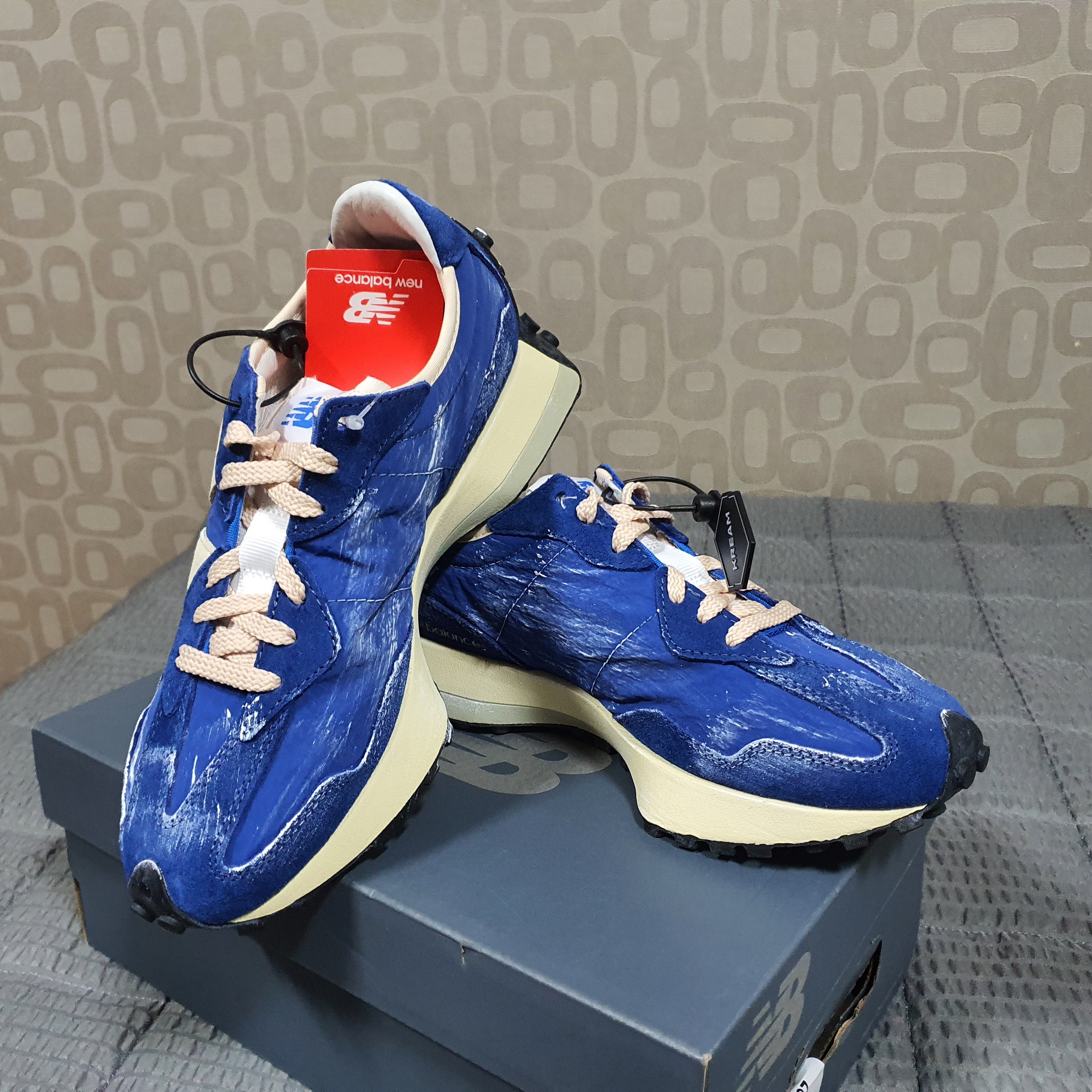 New Balance 327 Vintage Luxe Blue 착용 스타일
