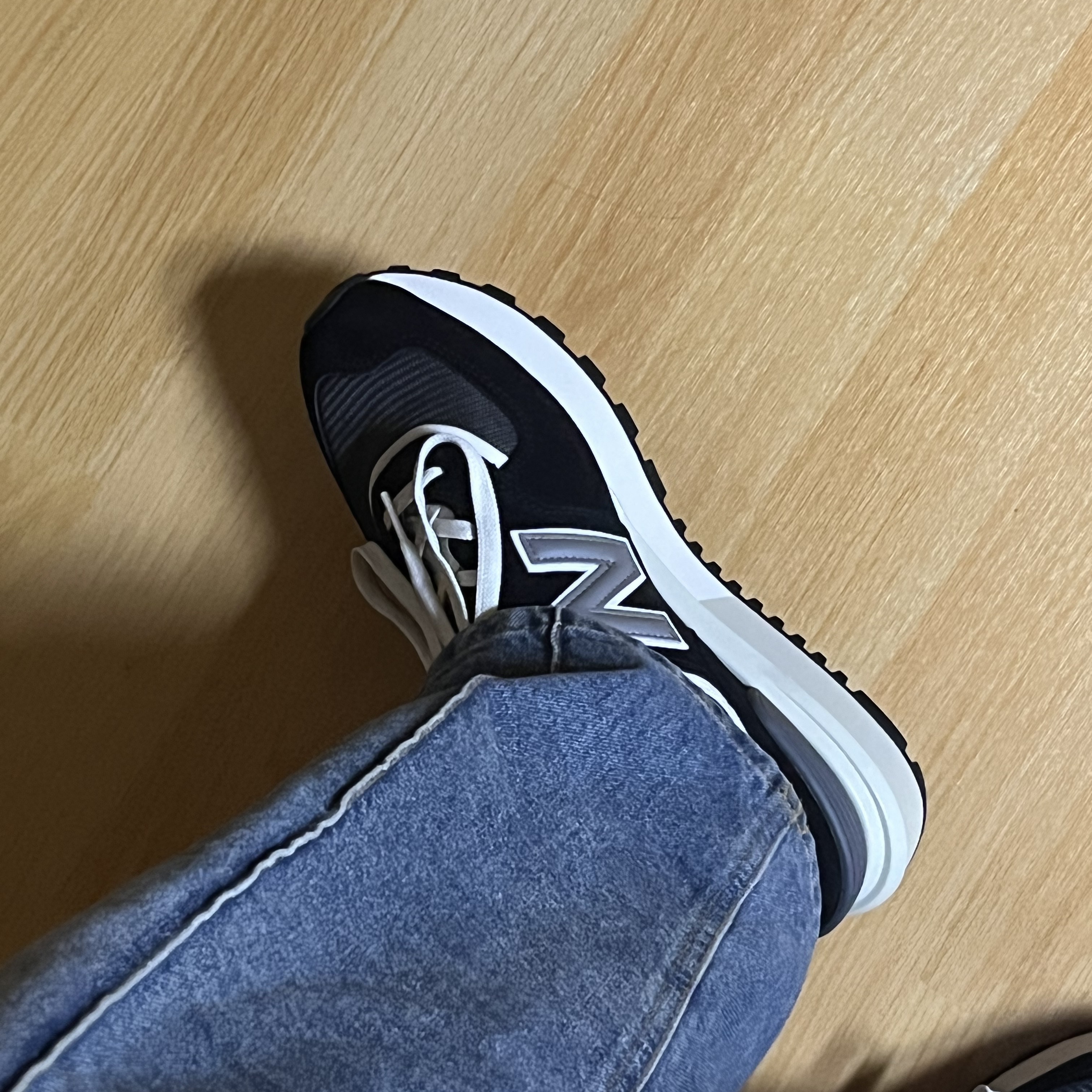 New Balance 574 Legacy Black 착용 스타일 - 2