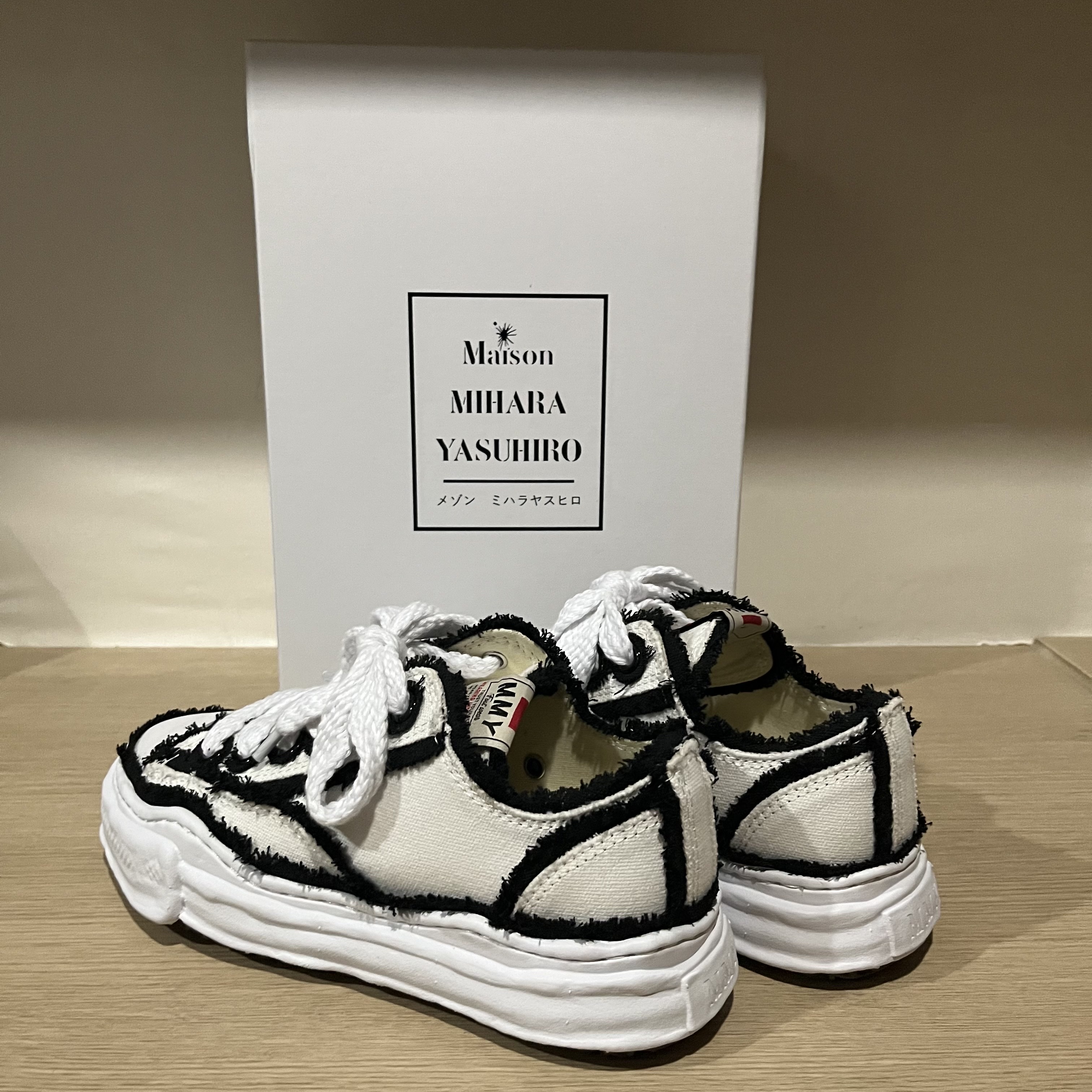 Maison Mihara Yasuhiro Peterson OG Sole OH Canvas Low-top Sneakers White 착용 스타일 - 2