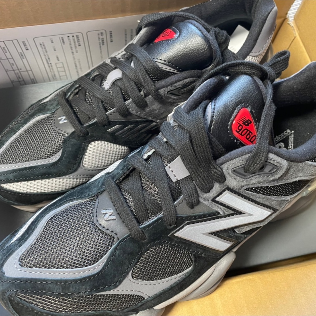 New Balance 9060 Black Castlerock 착용 스타일 - 2