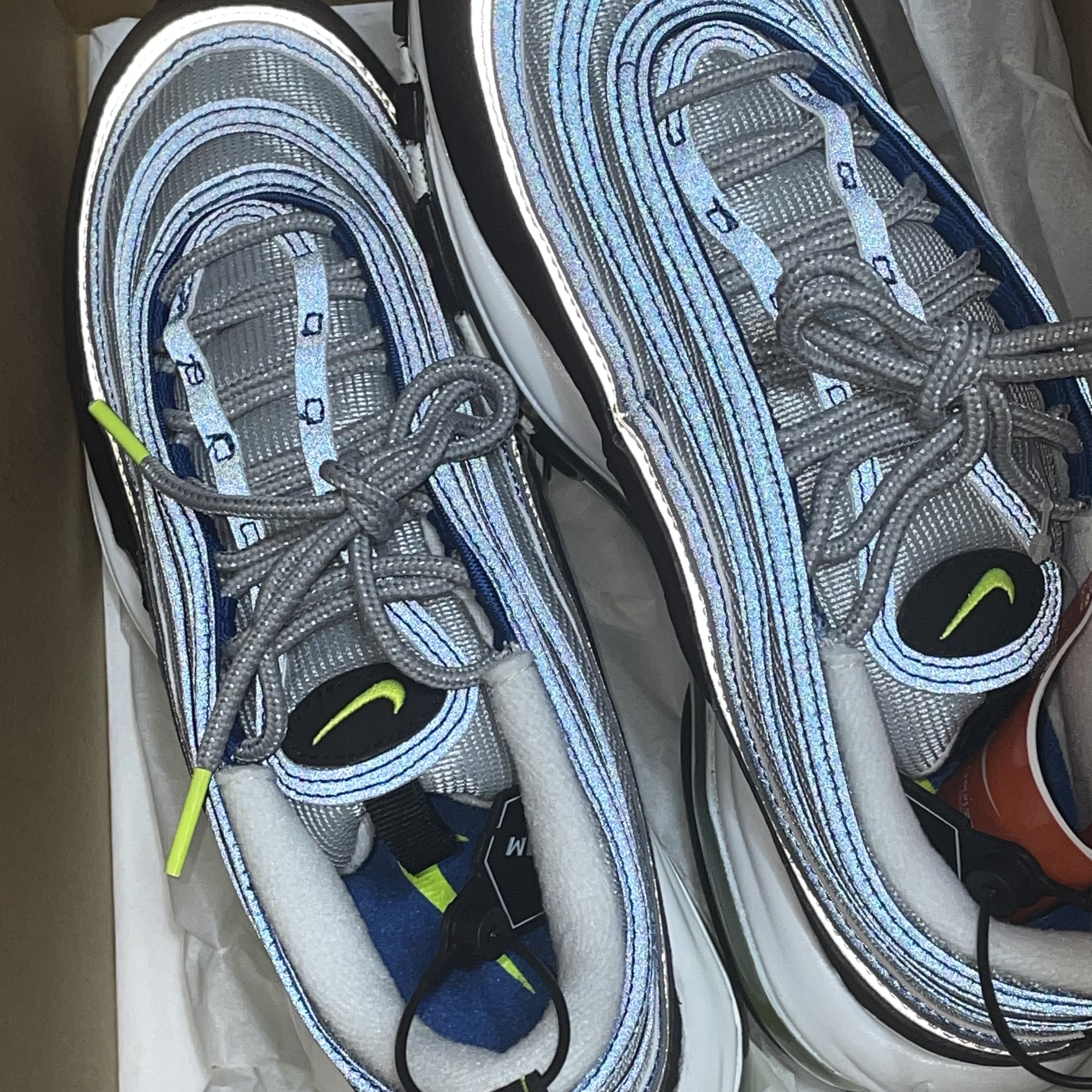 Nike Air Max 97 OG Atlantic Blue and Voltage Yellow 착용 스타일 - 2