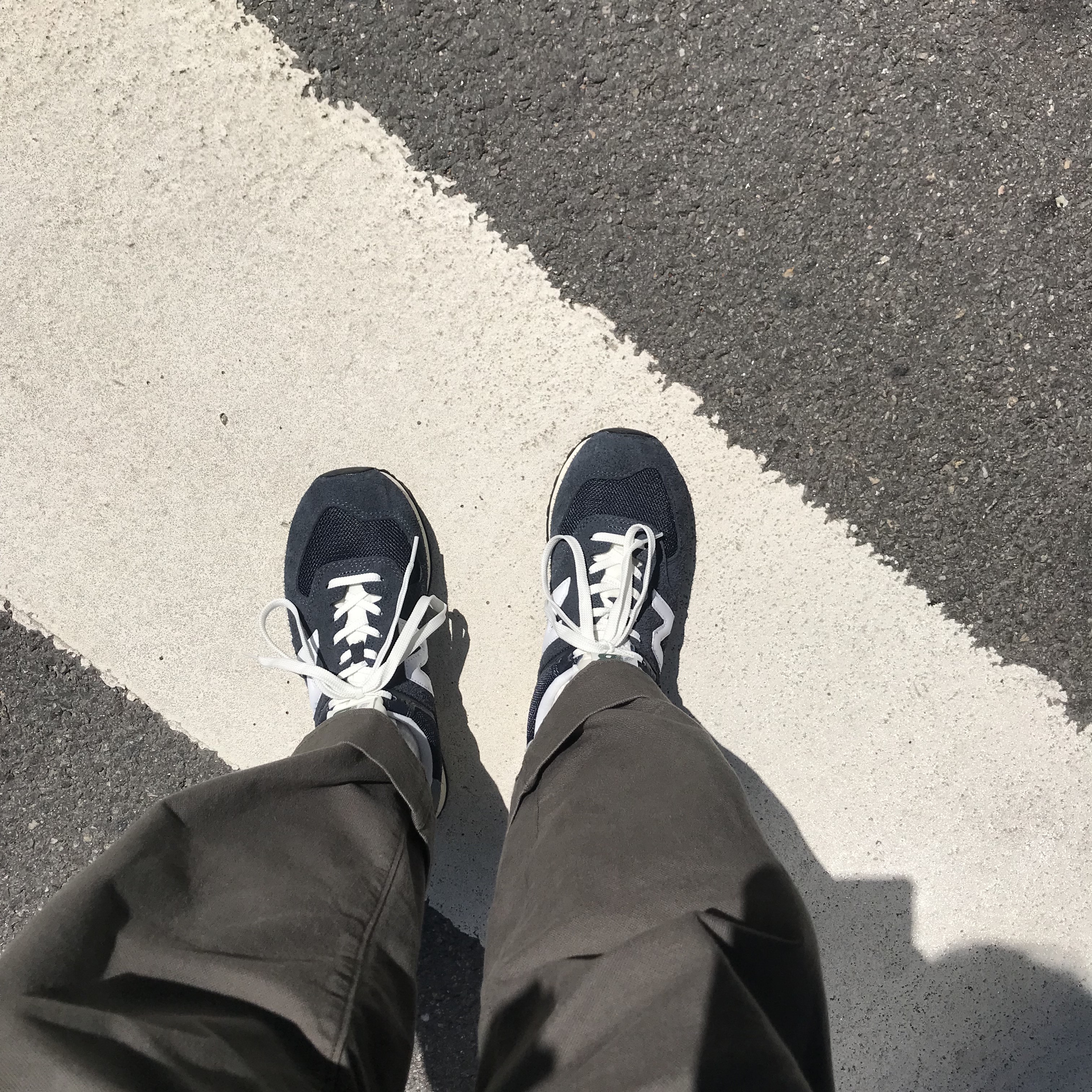 New Balance 574 Heritage Navy 착용 스타일 - 1