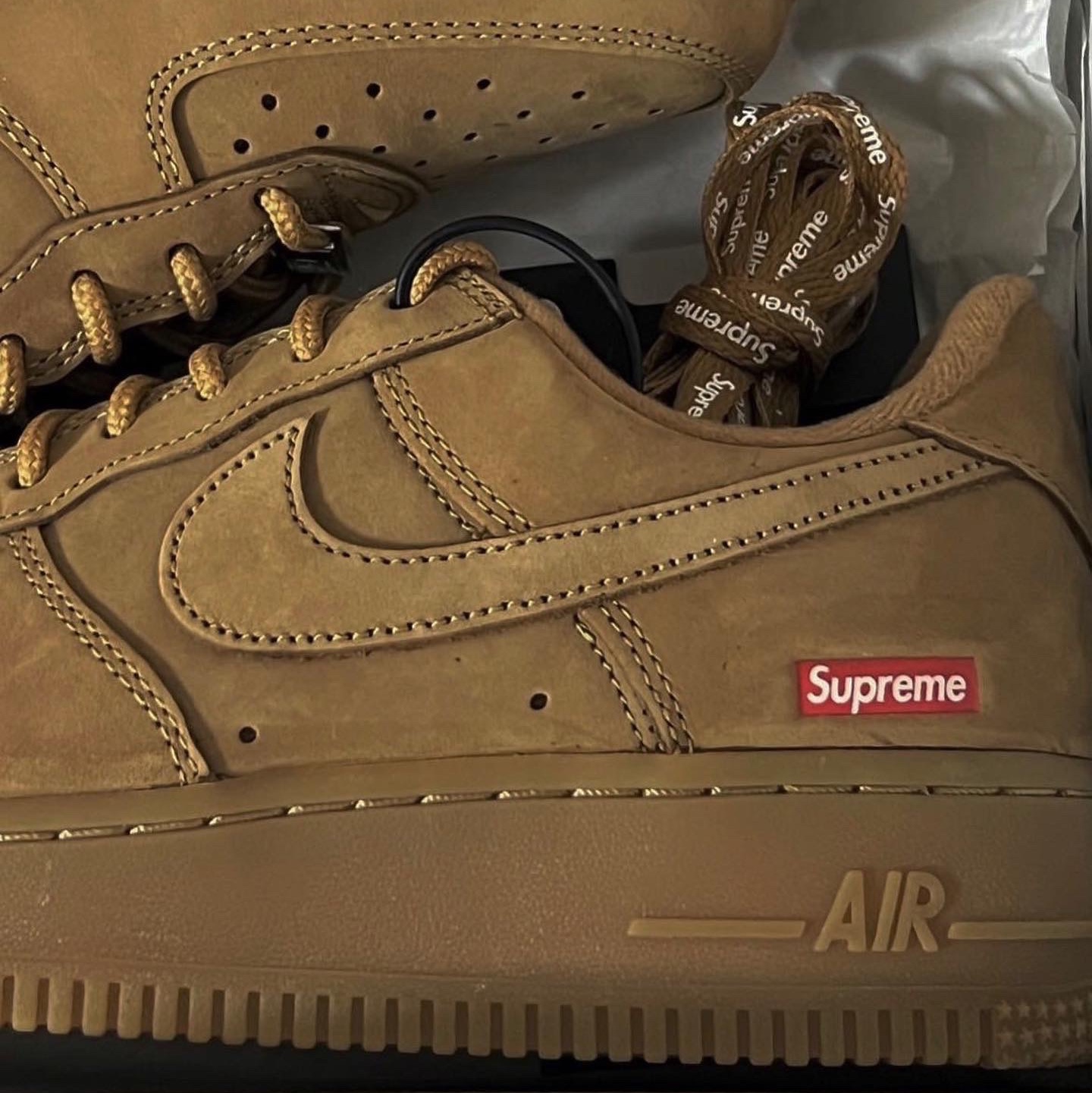 Nike x Supreme Air Force 1 Low Flax 착용 스타일 - 2