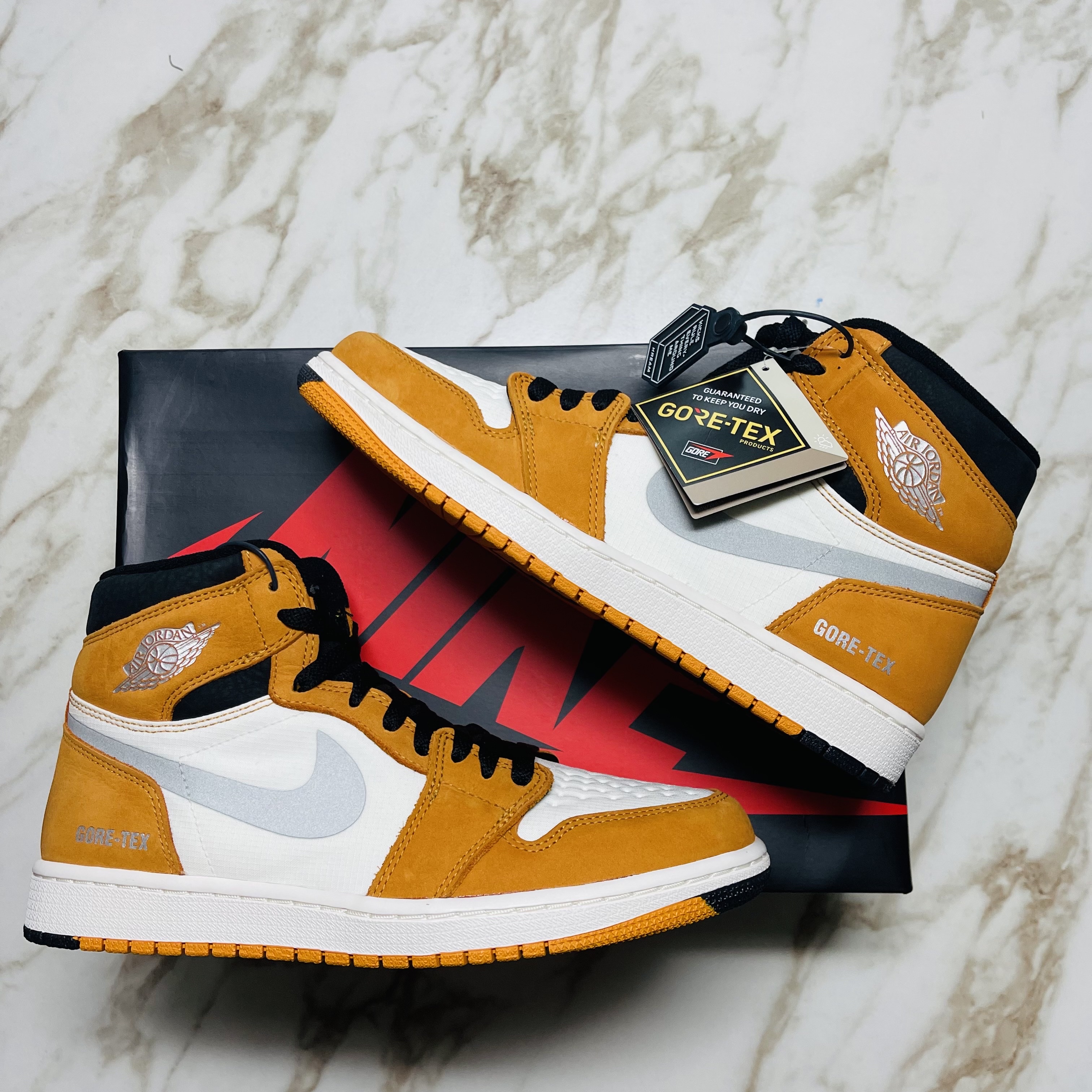 Jordan 1 Element Gore-Tex Light Curry 착용 스타일