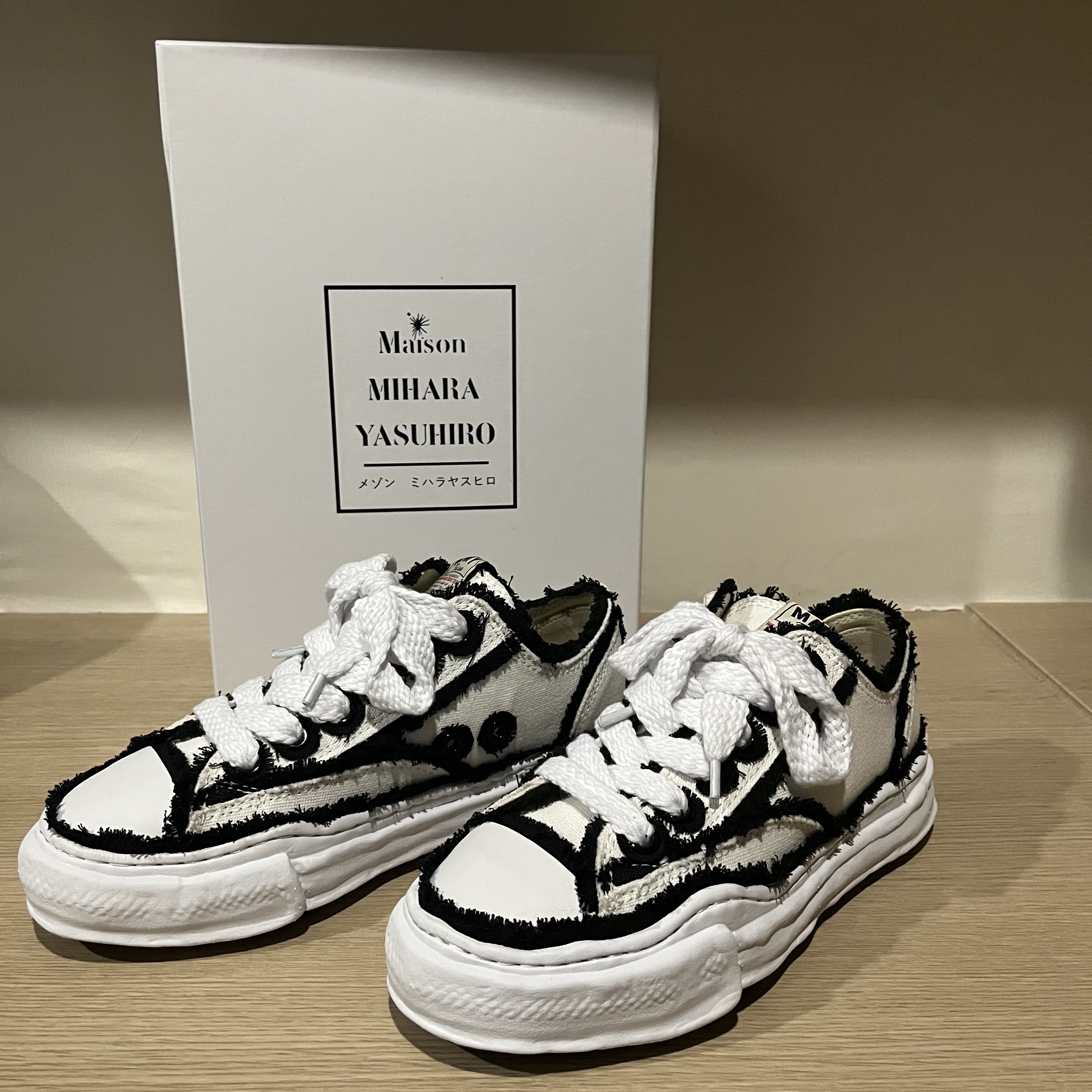 Maison Mihara Yasuhiro Peterson OG Sole OH Canvas Low-top Sneakers White 착용 스타일 - 1