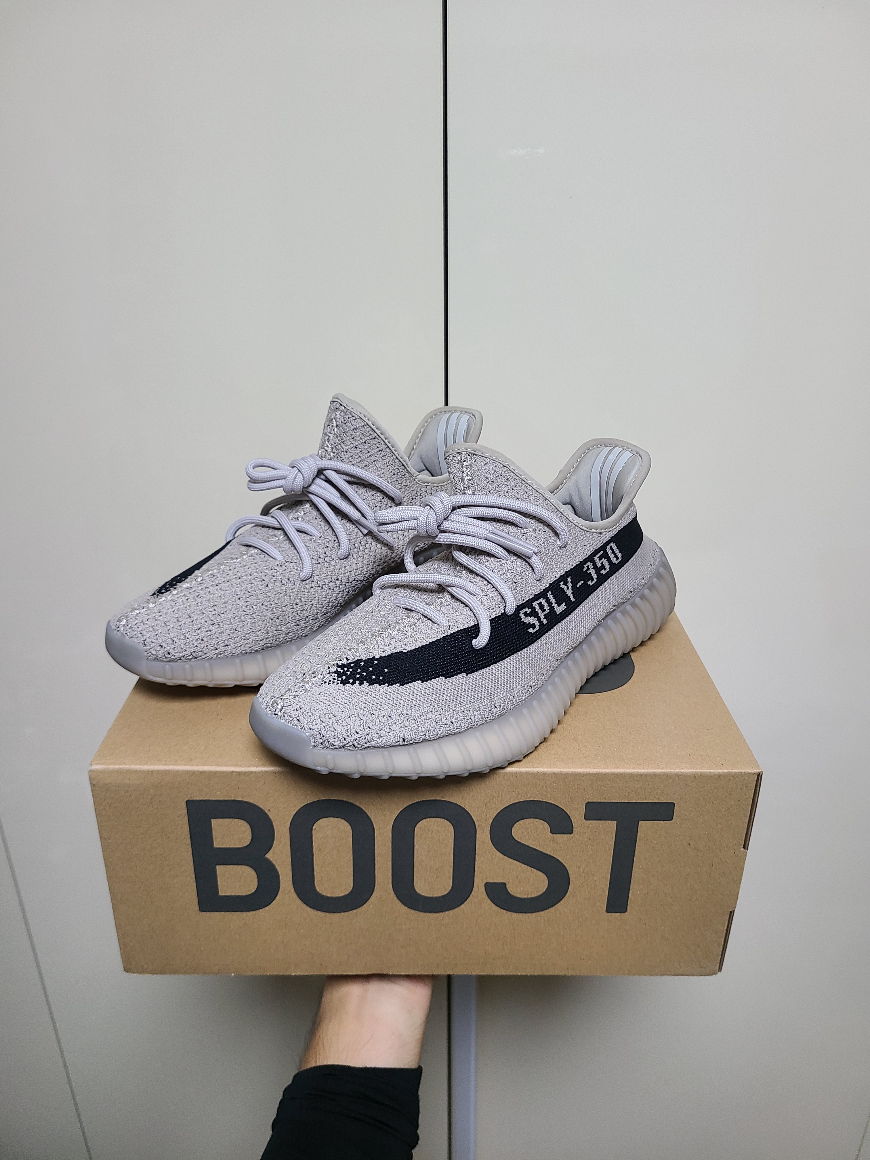 Adidas Yeezy Boost 350 V2 Slate Core Black 2022/2023 착용 스타일