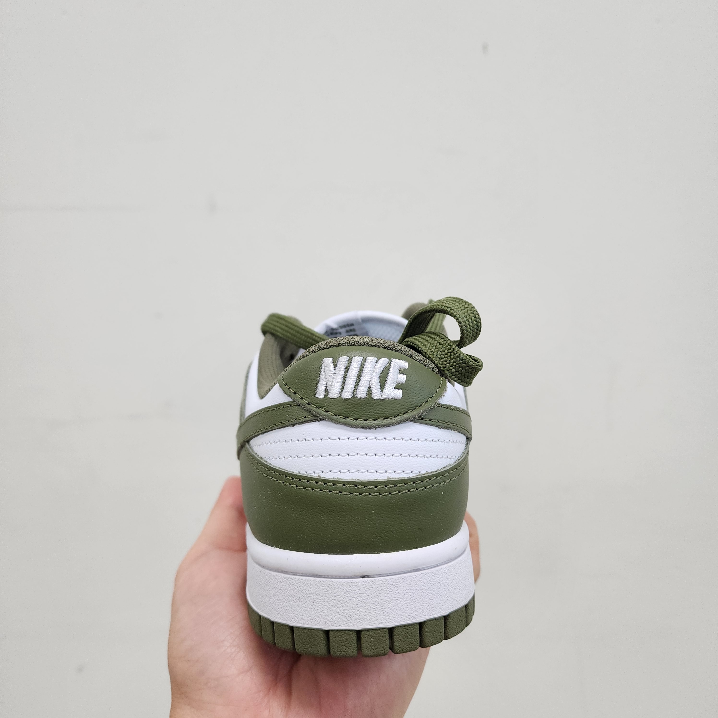 (W) Nike Dunk Low Medium Olive 착용 스타일 - 4