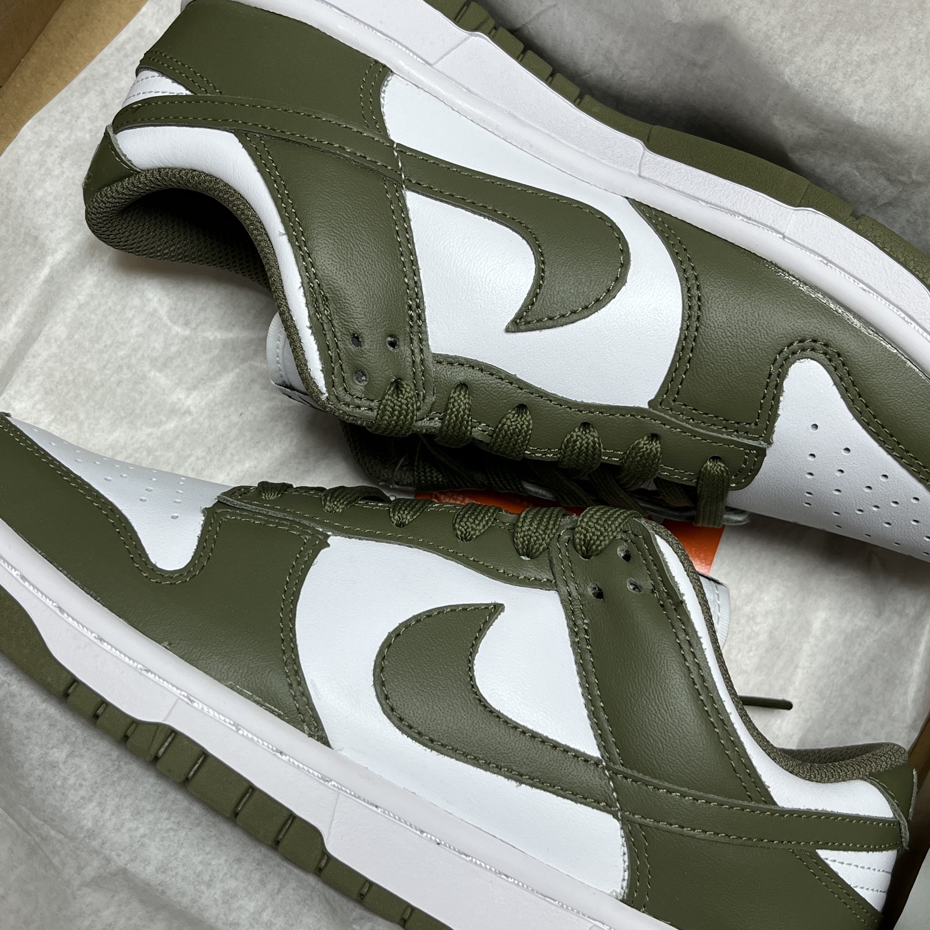 (W) Nike Dunk Low Medium Olive 착용 스타일