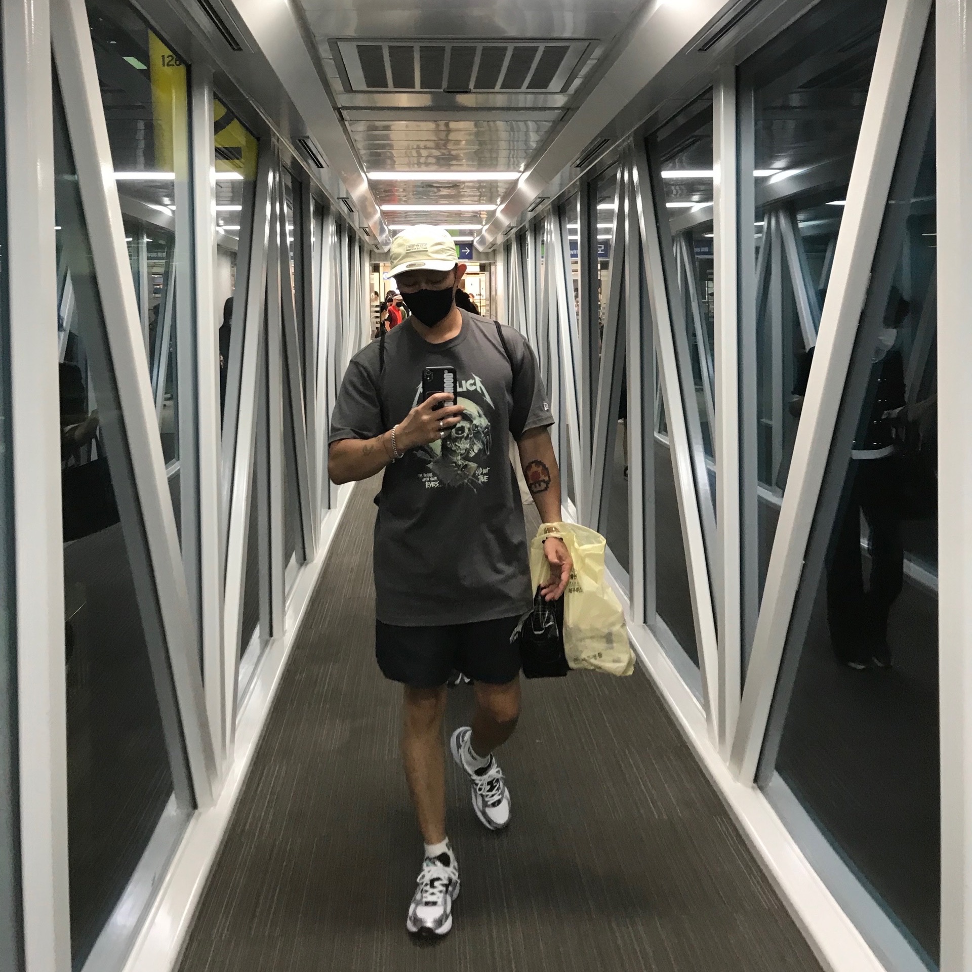Essentials Volley Shorts Black - 21SS, Asics Gel-1130 White Pure Silver 착용 스타일