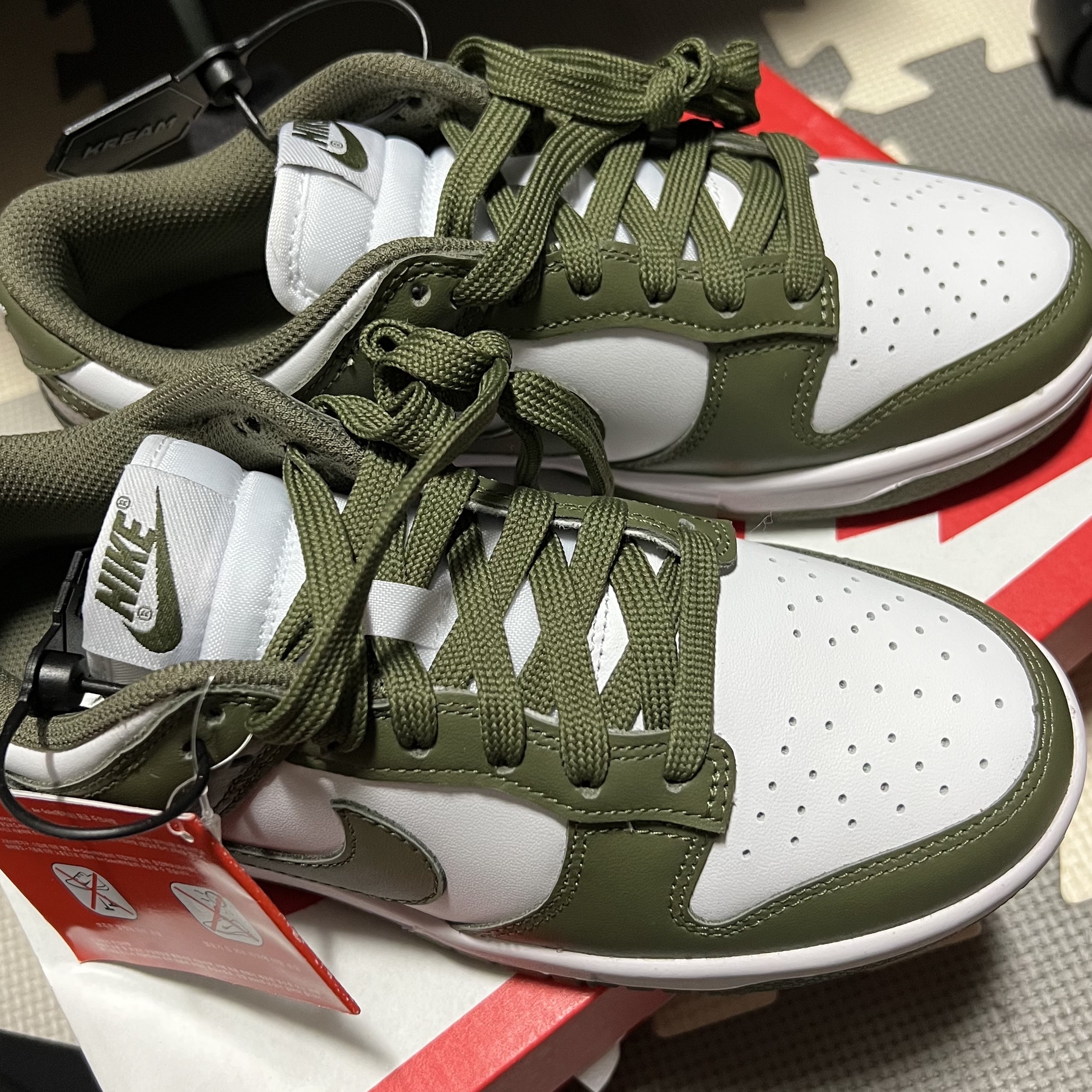 (W) Nike Dunk Low Medium Olive 착용 스타일