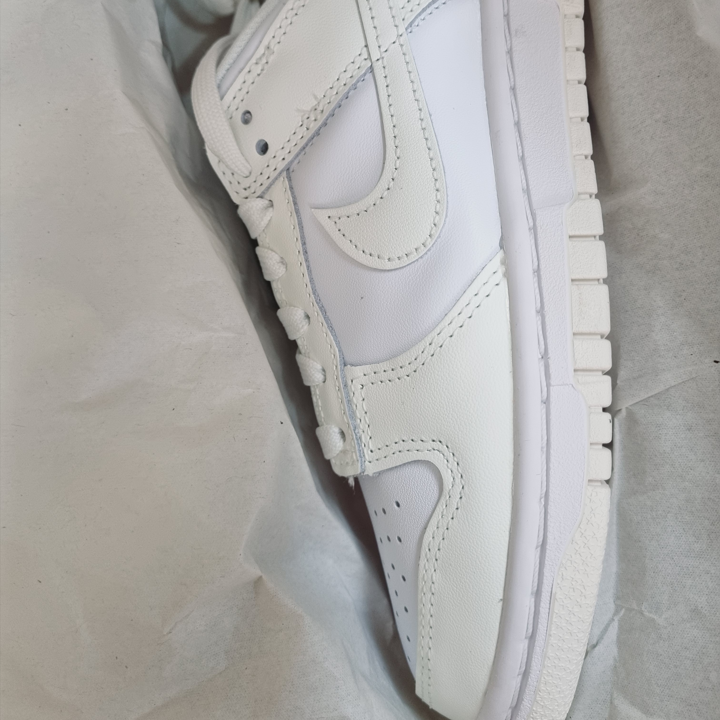 (W) Nike Dunk Low White and Sail 착용 스타일 - 1