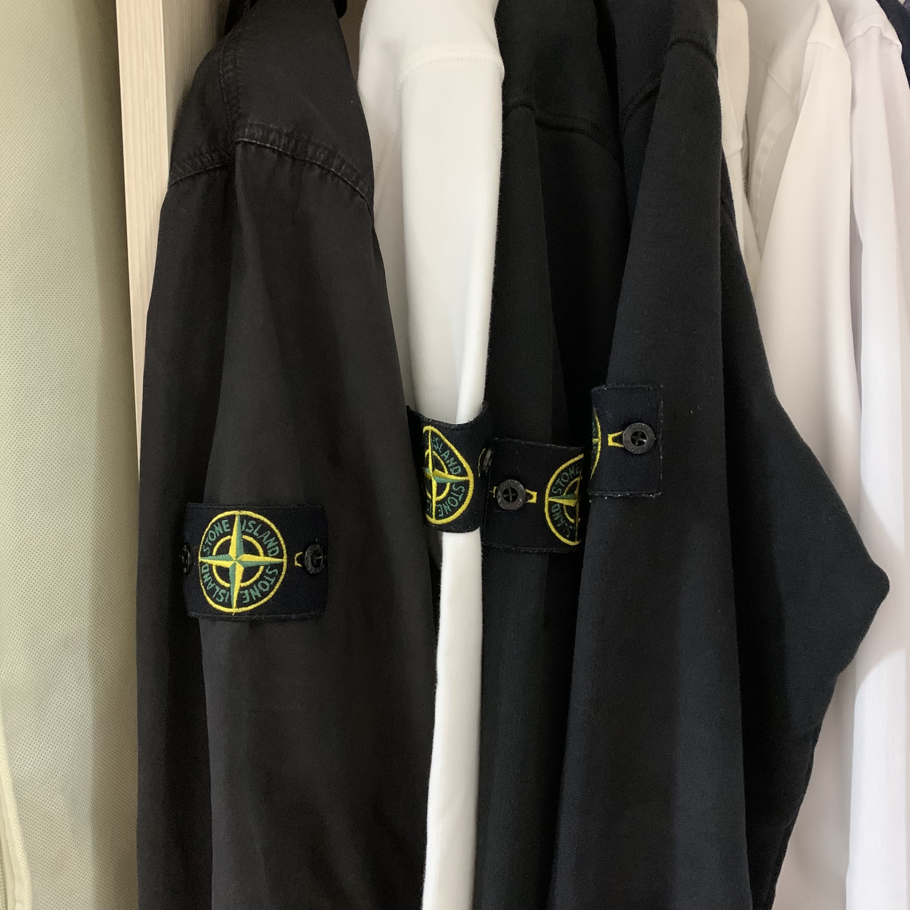 Stone Island 114WN T.CO+OLD Overshirt Black - 22SS, Stone Island 63020 Crewneck Sweatshirt White - 21FW 착용 스타일