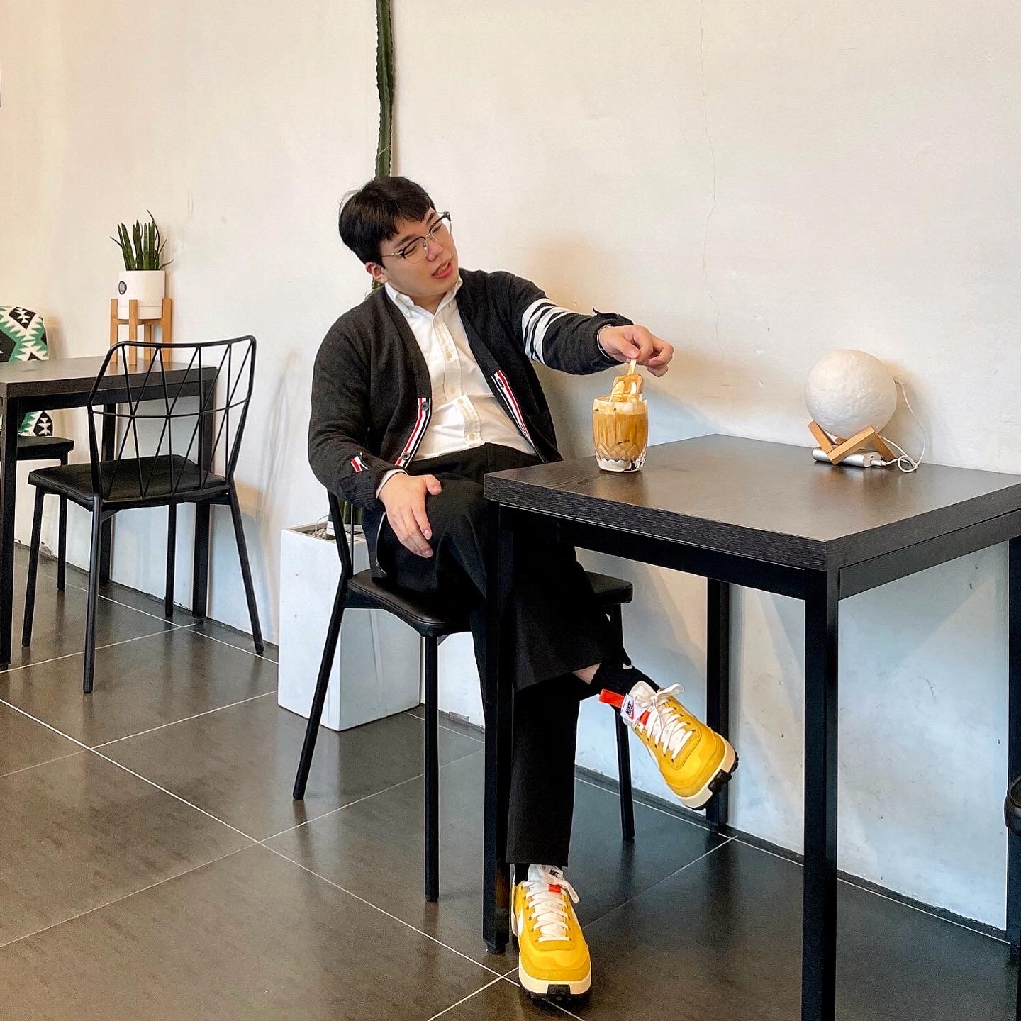 Nike x Tom Sachs General Purpose Shoe Archive, Thom Browne Cashmere 4-Bar Cardigan Dark Grey 착용 스타일 - 2