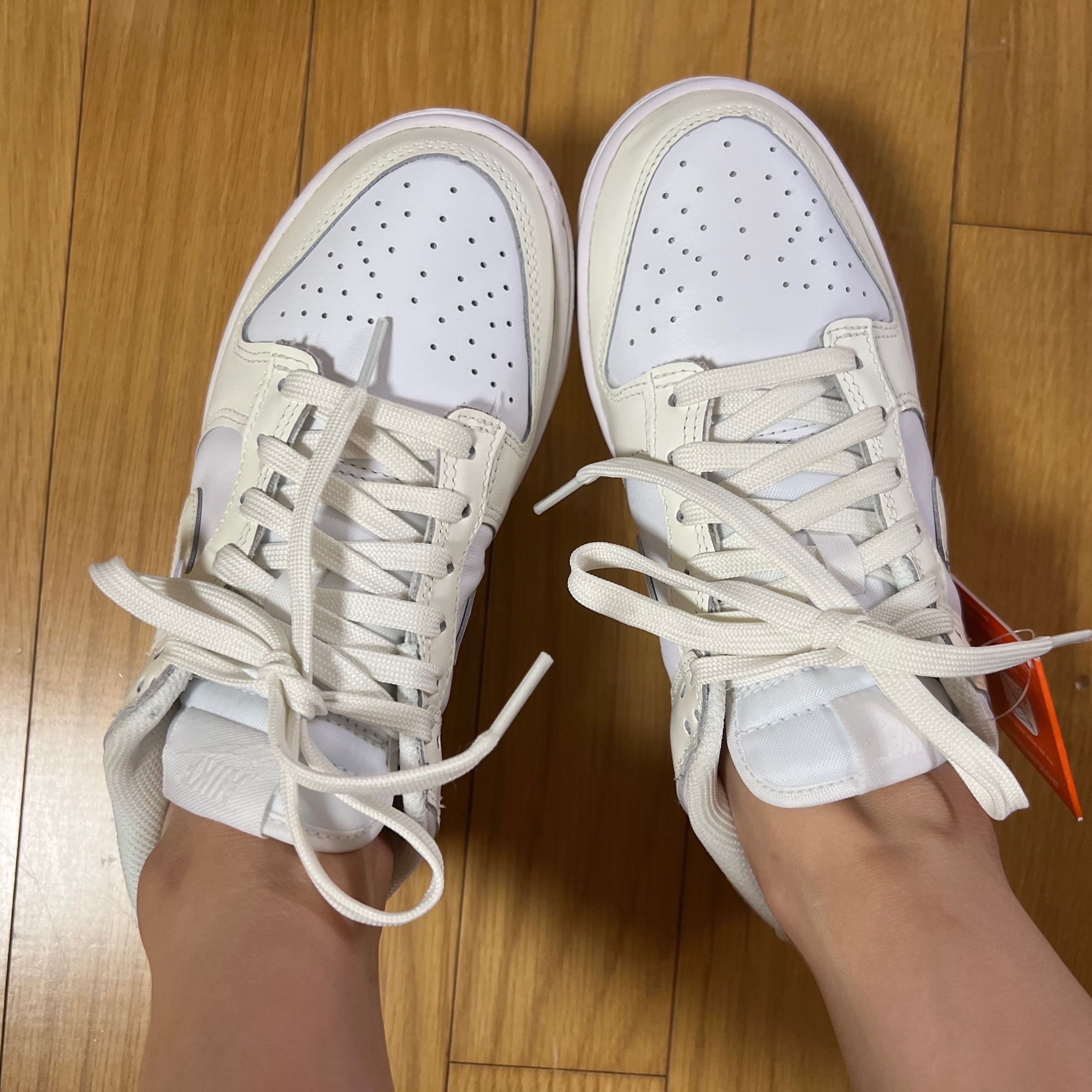 (W) Nike Dunk Low White and Sail 착용 스타일 - 2