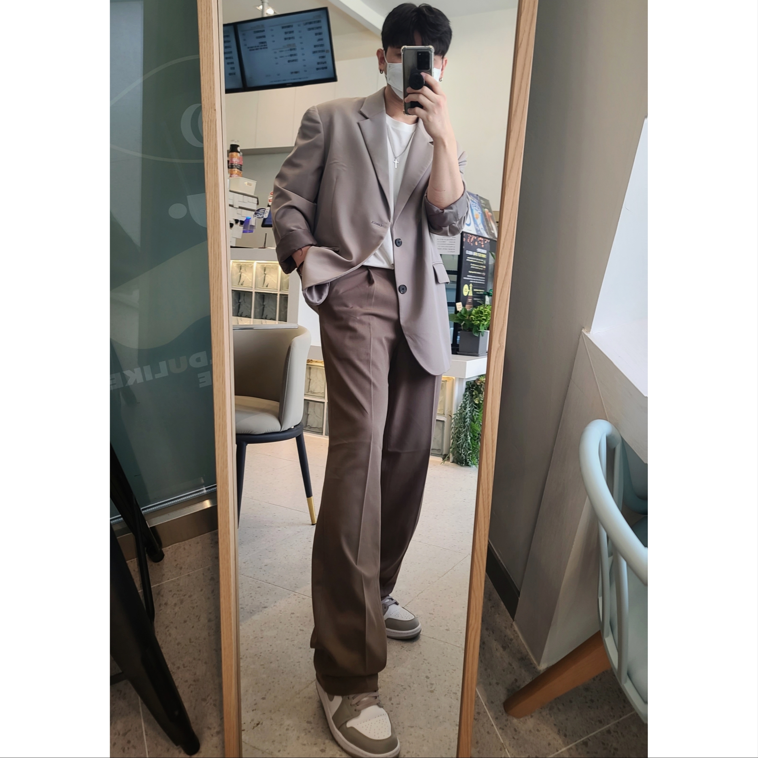 Jordan 1 Mid College Grey 착용 스타일 - 2