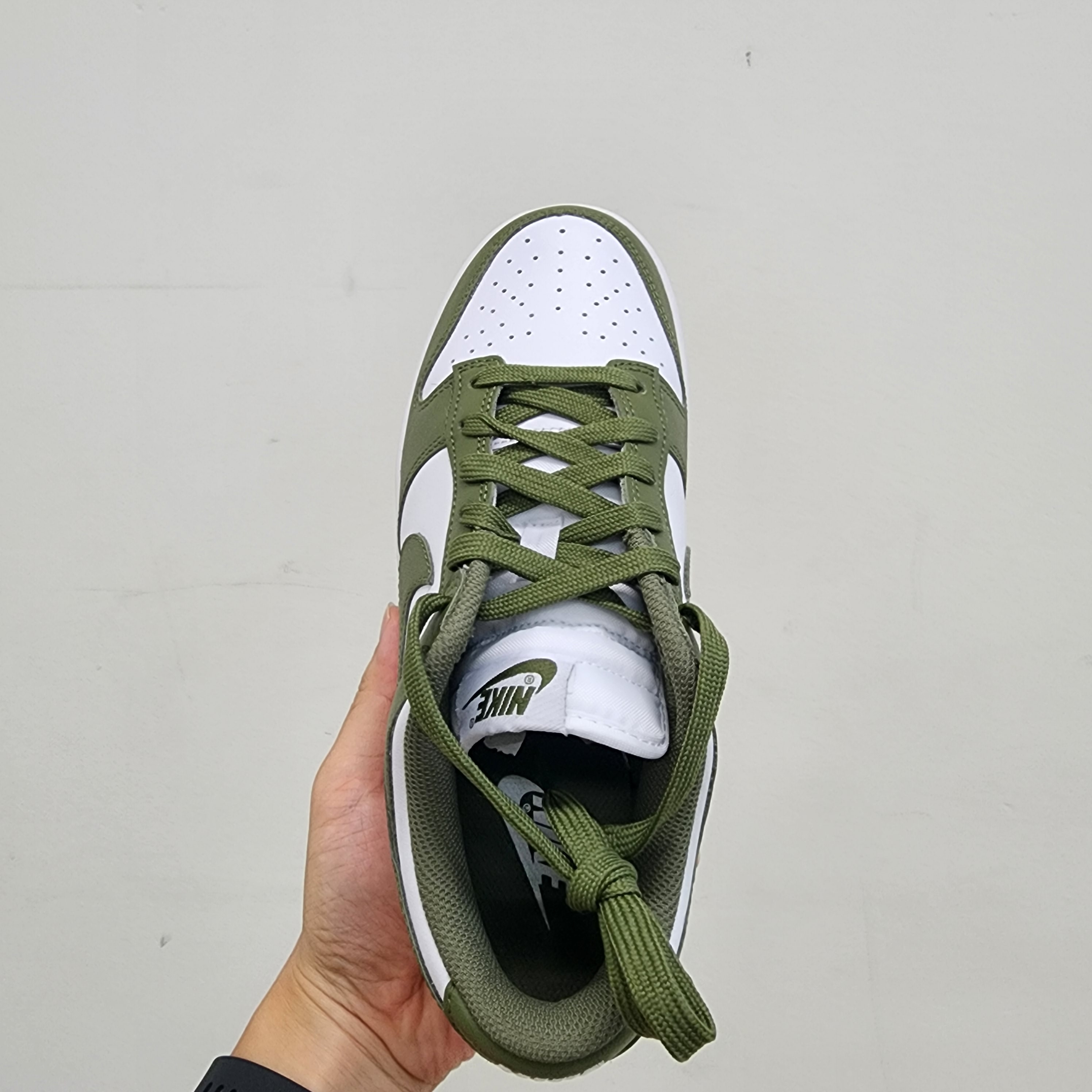 (W) Nike Dunk Low Medium Olive 착용 스타일 - 3