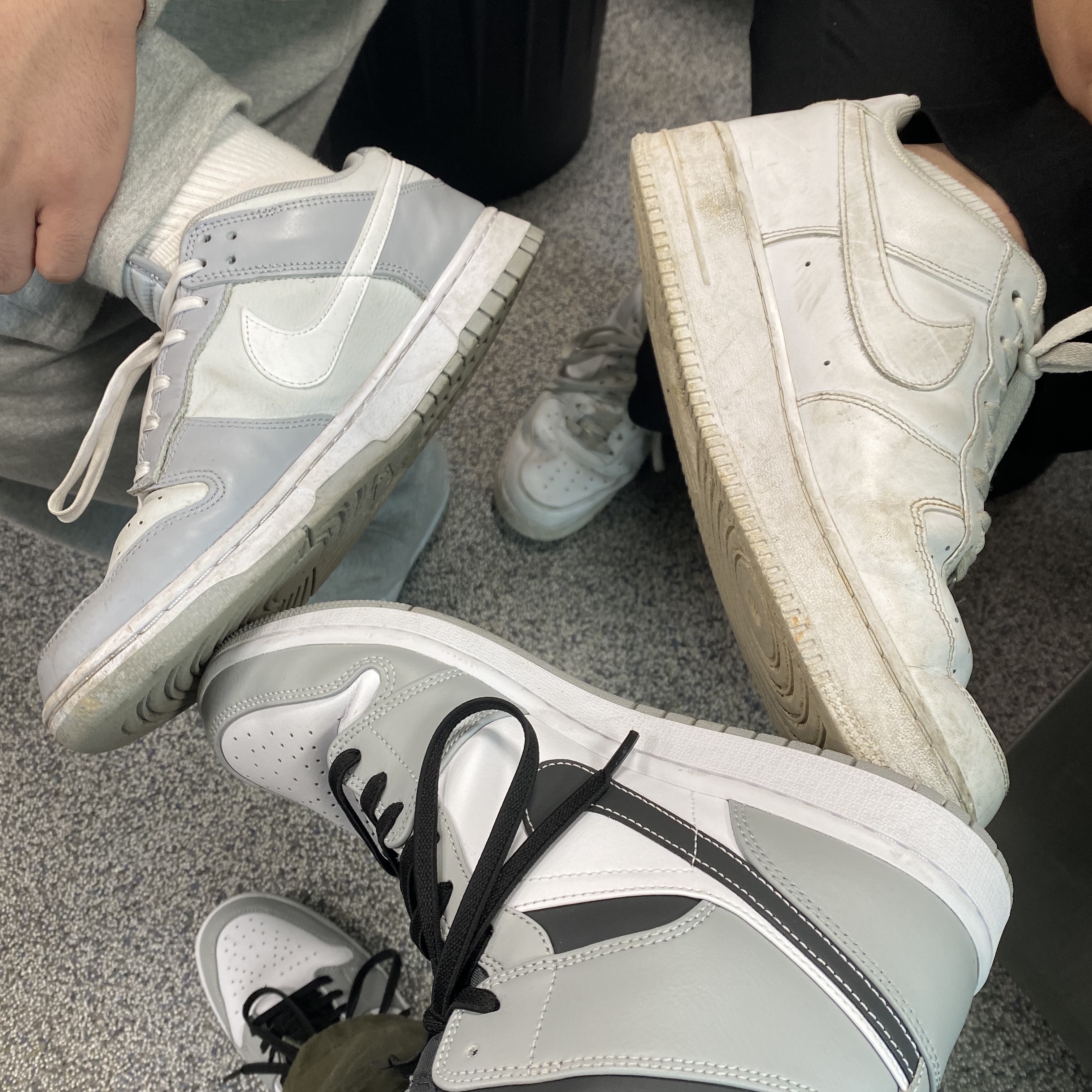 Jordan 1 Mid Light Smoke Grey Anthracite, Nike Dunk Low Retro Wolf Grey 착용 스타일
