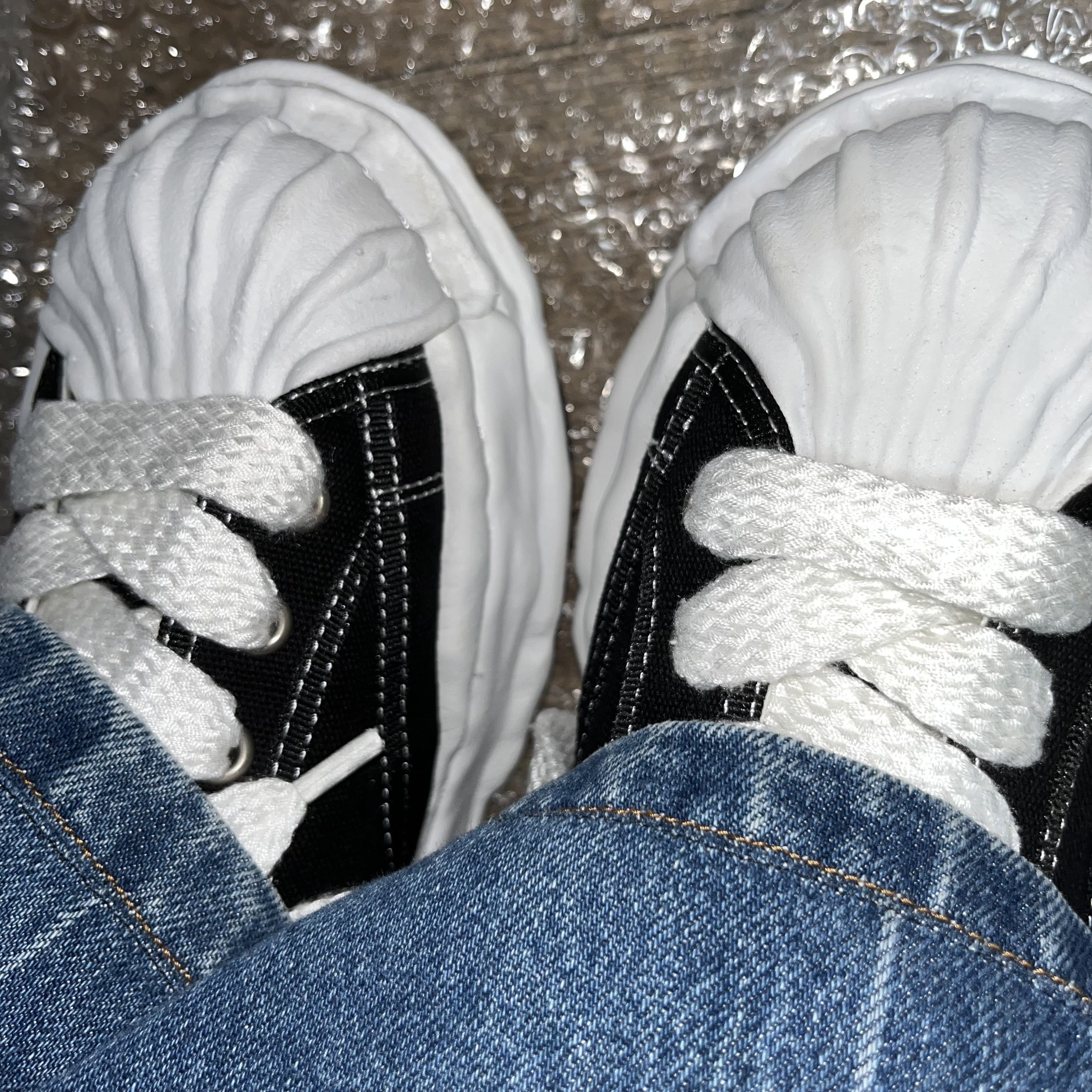 Maison Mihara Yasuhiro Blakey OG Sole Canvas Low-top Sneakers Black 착용 스타일