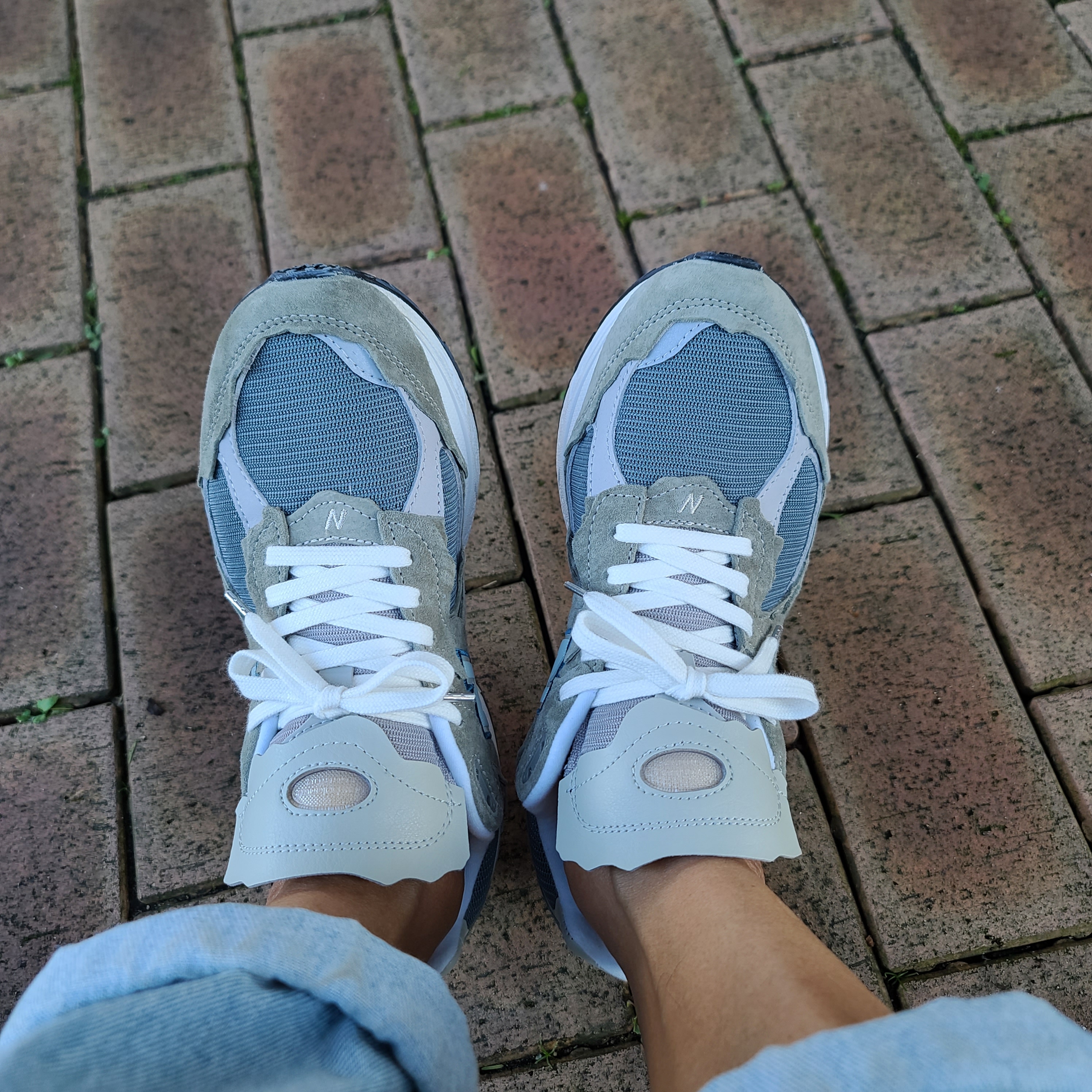 New Balance 2002R Protection Pack Mirage Grey 착용 스타일 - 2