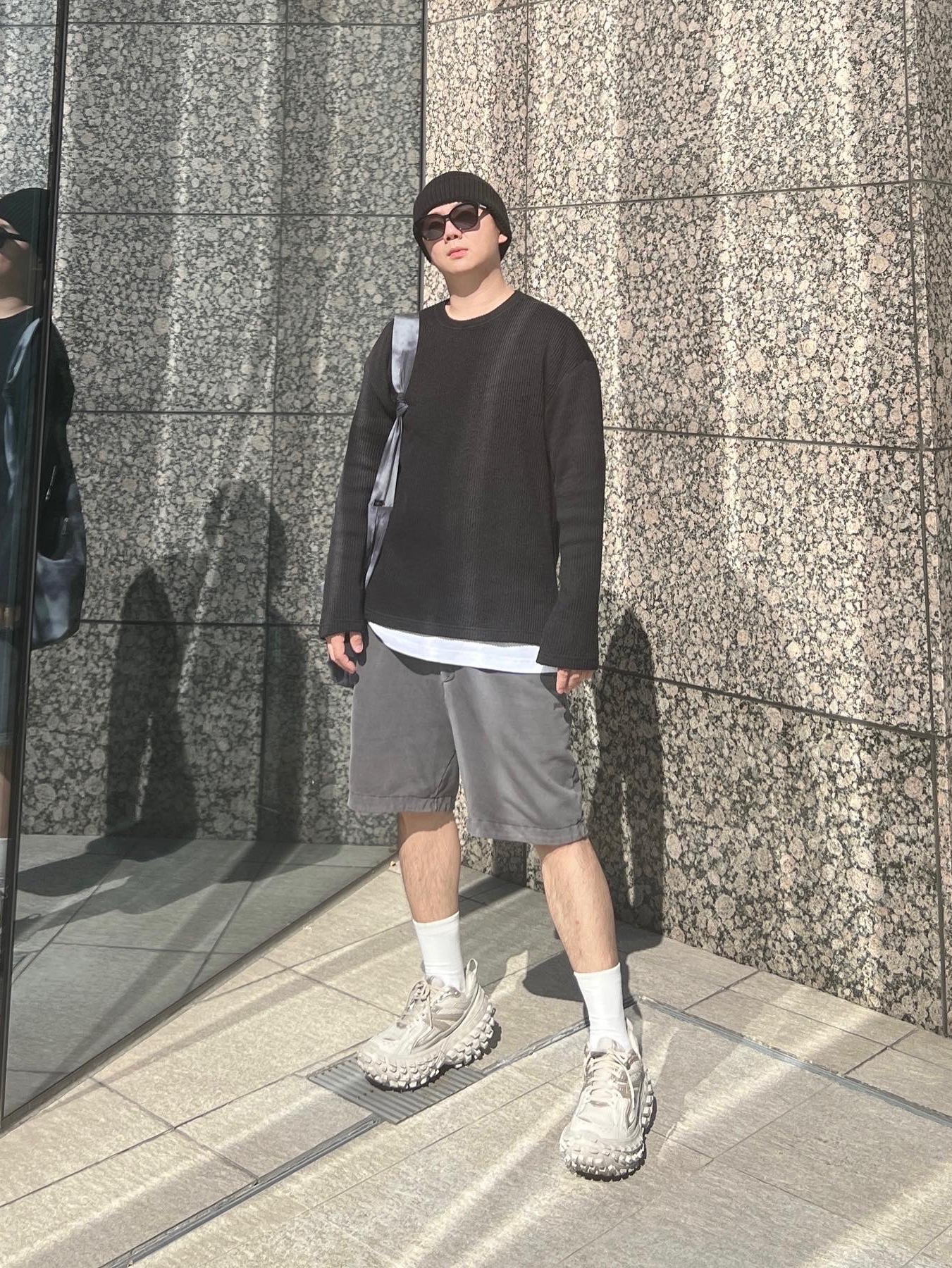 Balenciaga Defender Sneakers Beige 착용 스타일 - 2