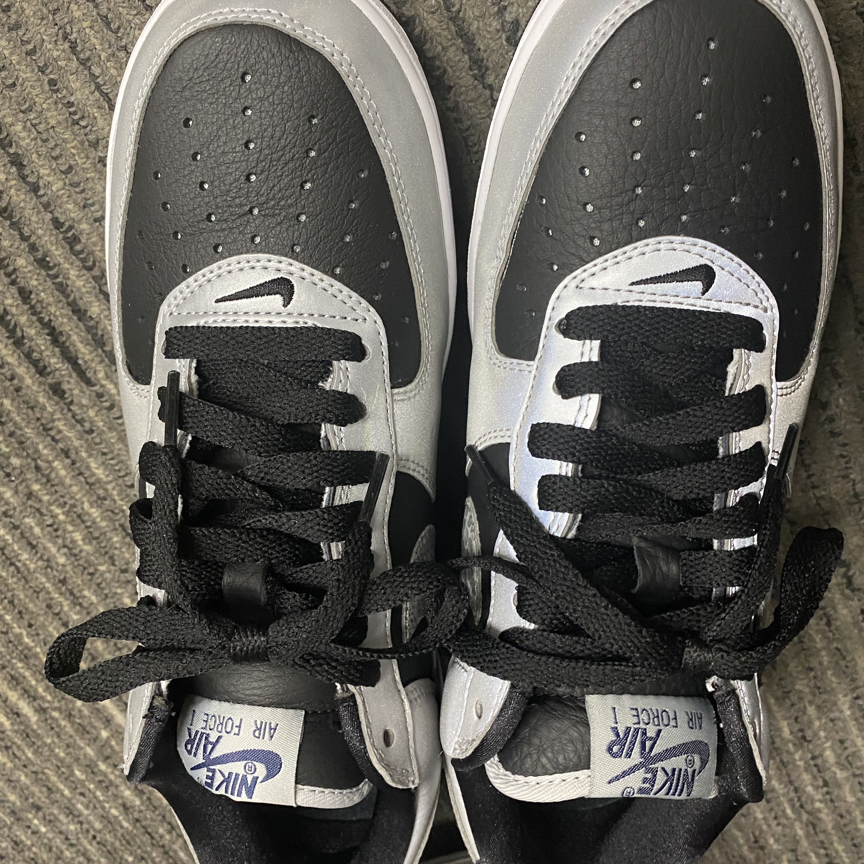Nike Air Force 1 B Silver Snake 착용 스타일 - 1