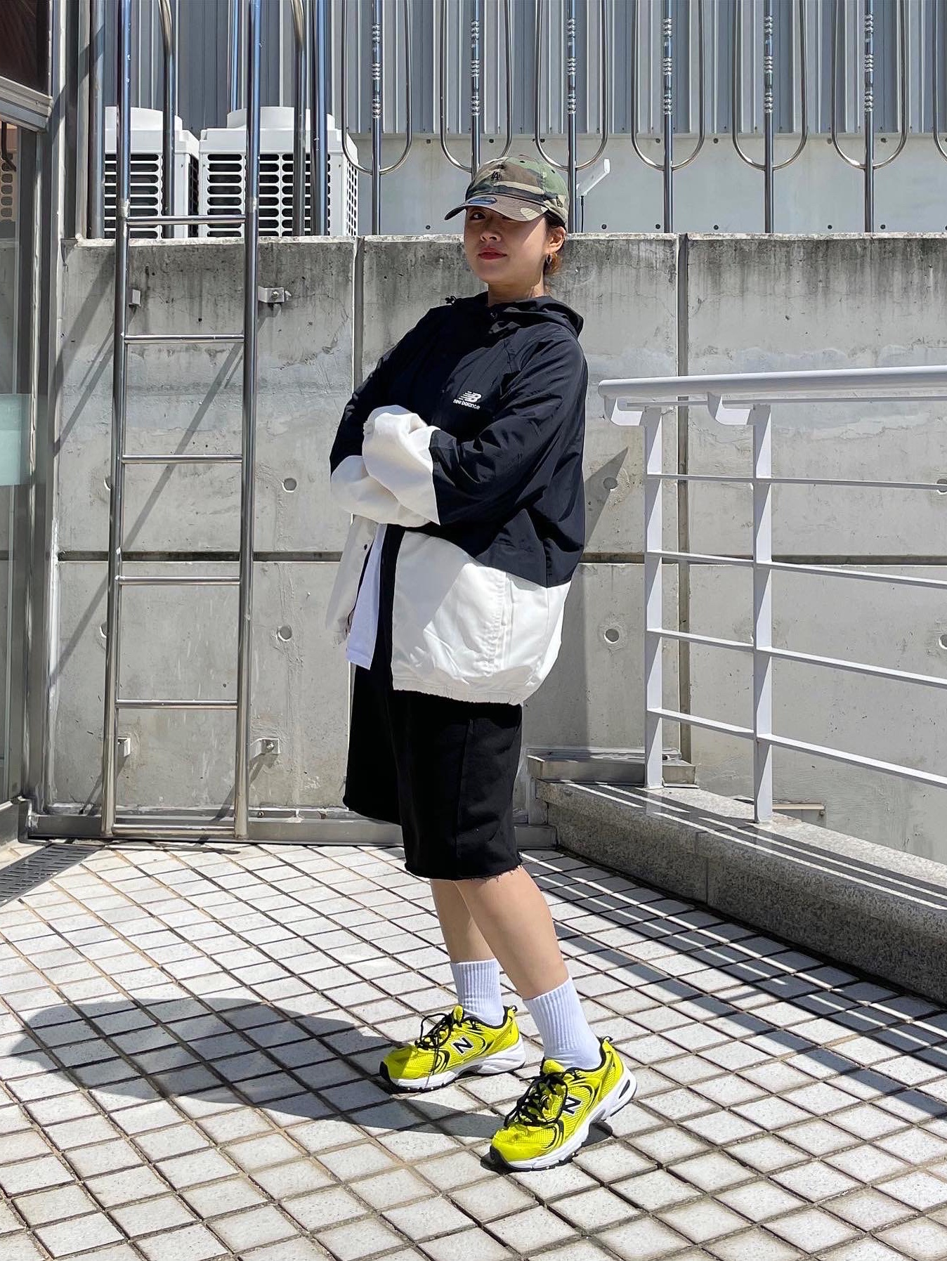 New Balance 530 Yellow 착용 스타일 - 3