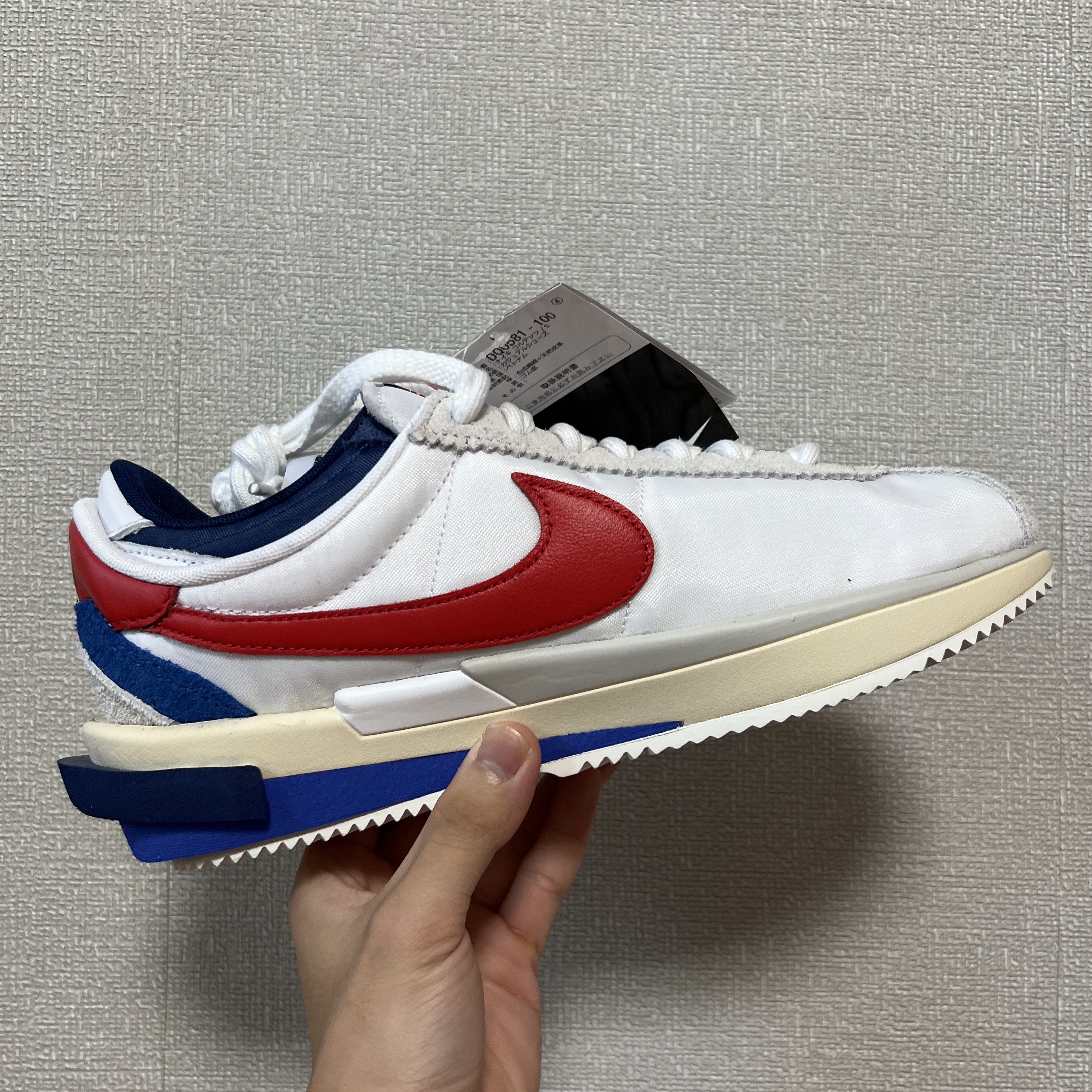 Nike x Sacai Zoom Cortez SP White and University Red 착용 스타일 - 2