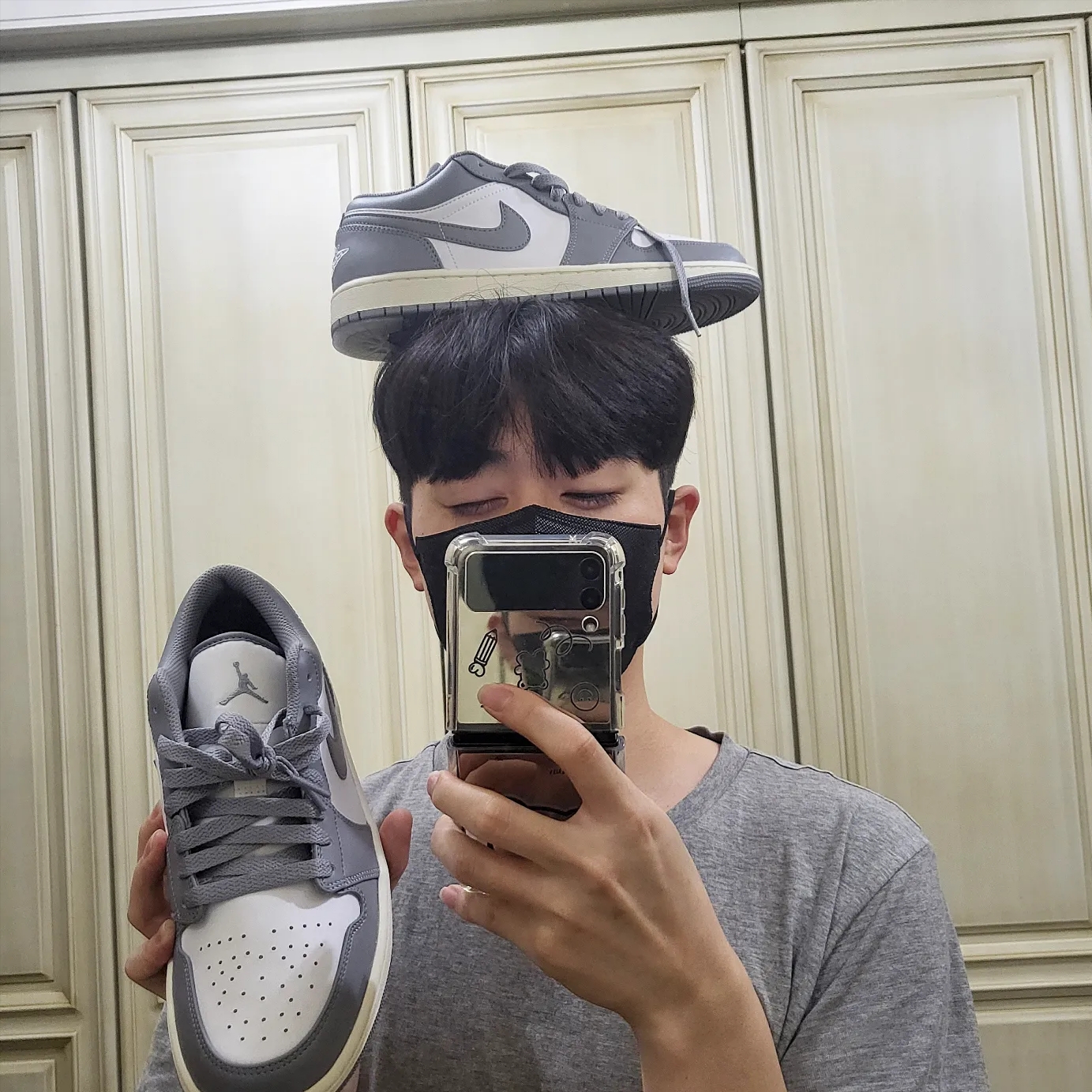 Jordan 1 Low Stealth and White 착용 스타일