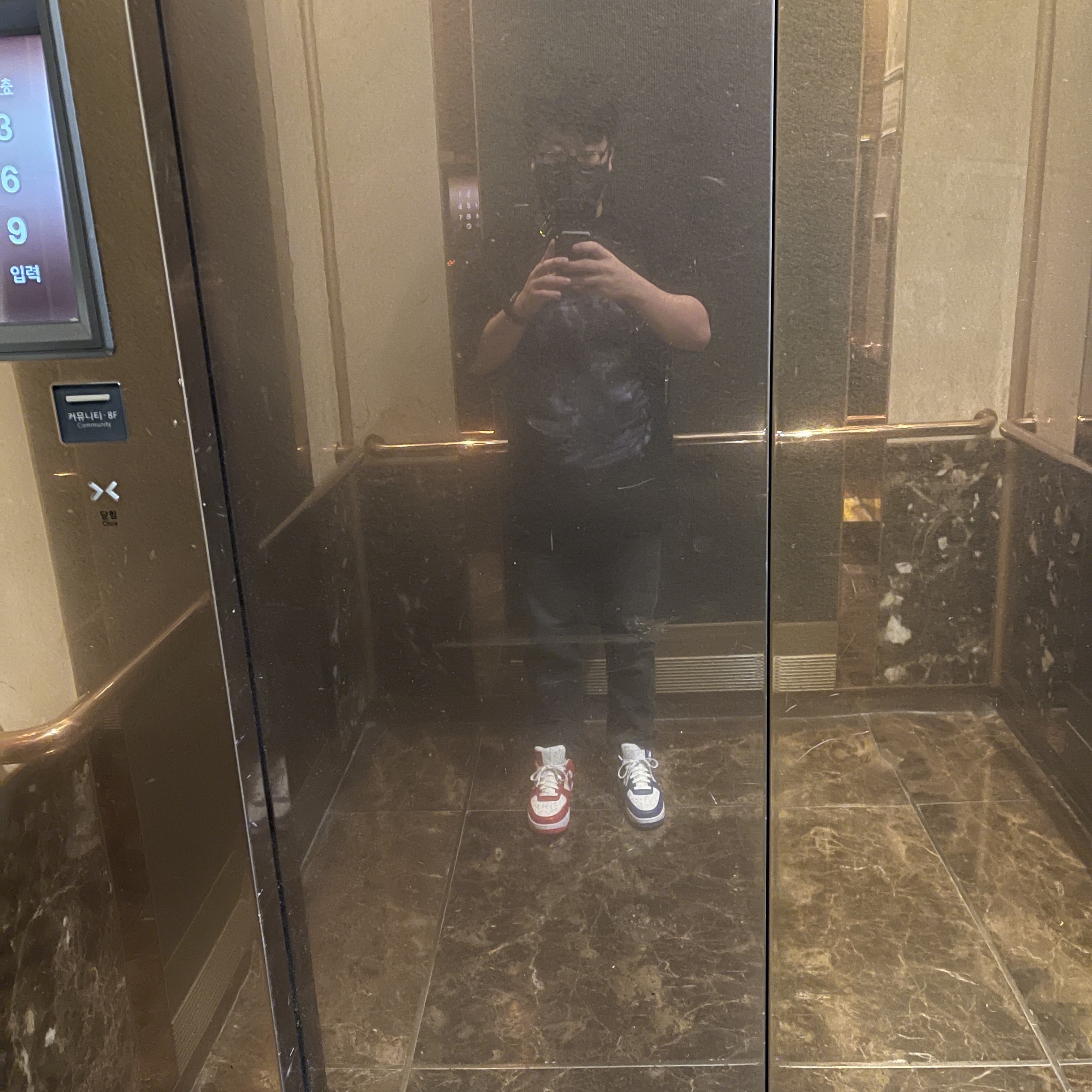 Louis Vuitton x Nike Air Force 1 Low by Virgil Abloh White Team Royal, Louis Vuitton x Nike Air Force 1 Low by Virgil Abloh White Comet Red 착용 스타일
