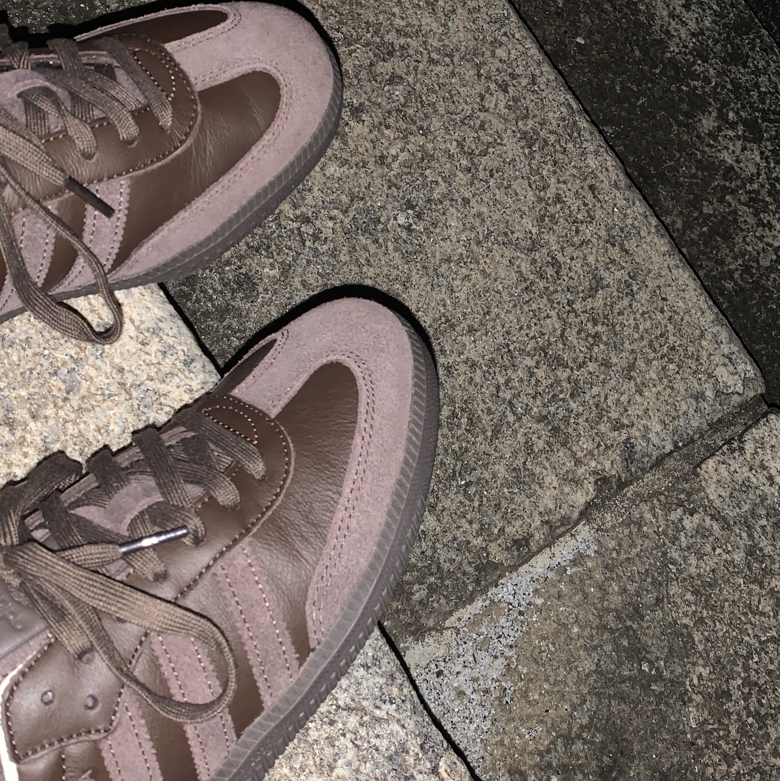 Adidas Samba Brown 착용 스타일 - 1