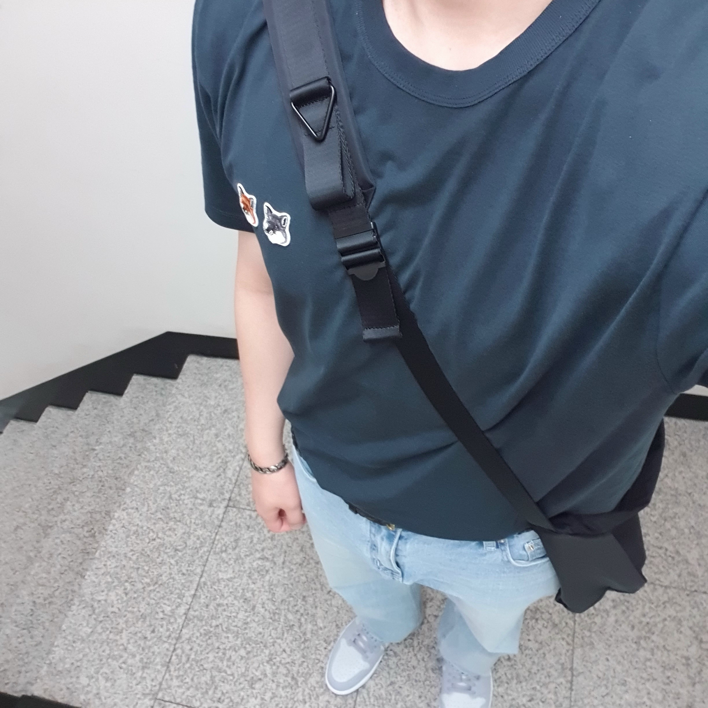 Jordan 1 Low Golf Wolf Grey, Maison Kitsune Double Fox Head Patch Classic T-Shirt Anthracite 착용 스타일