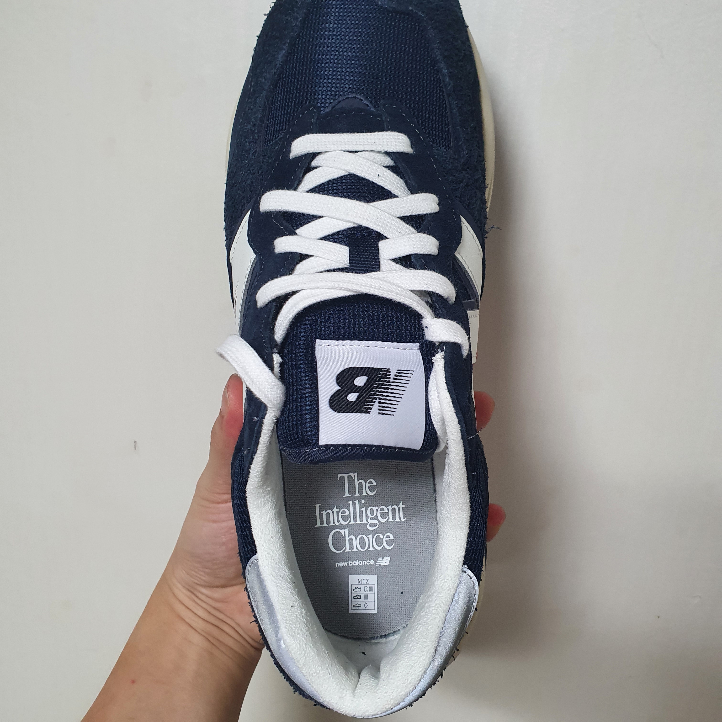 New Balance 5740 Vintage Lux Eclipse 착용 스타일 - 2