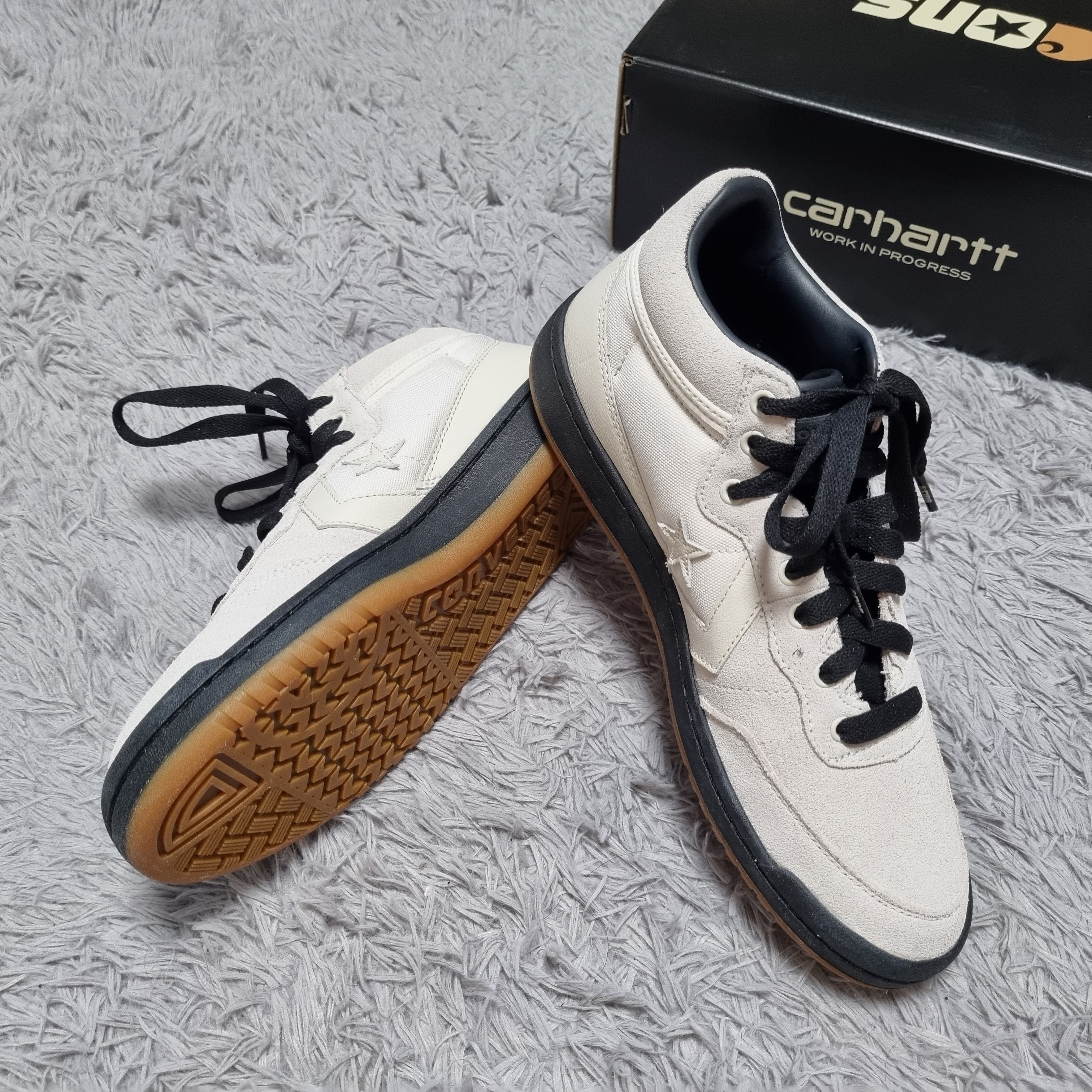 Converse x Carhartt WIP Fastbreak Mid White 착용 스타일 - 2