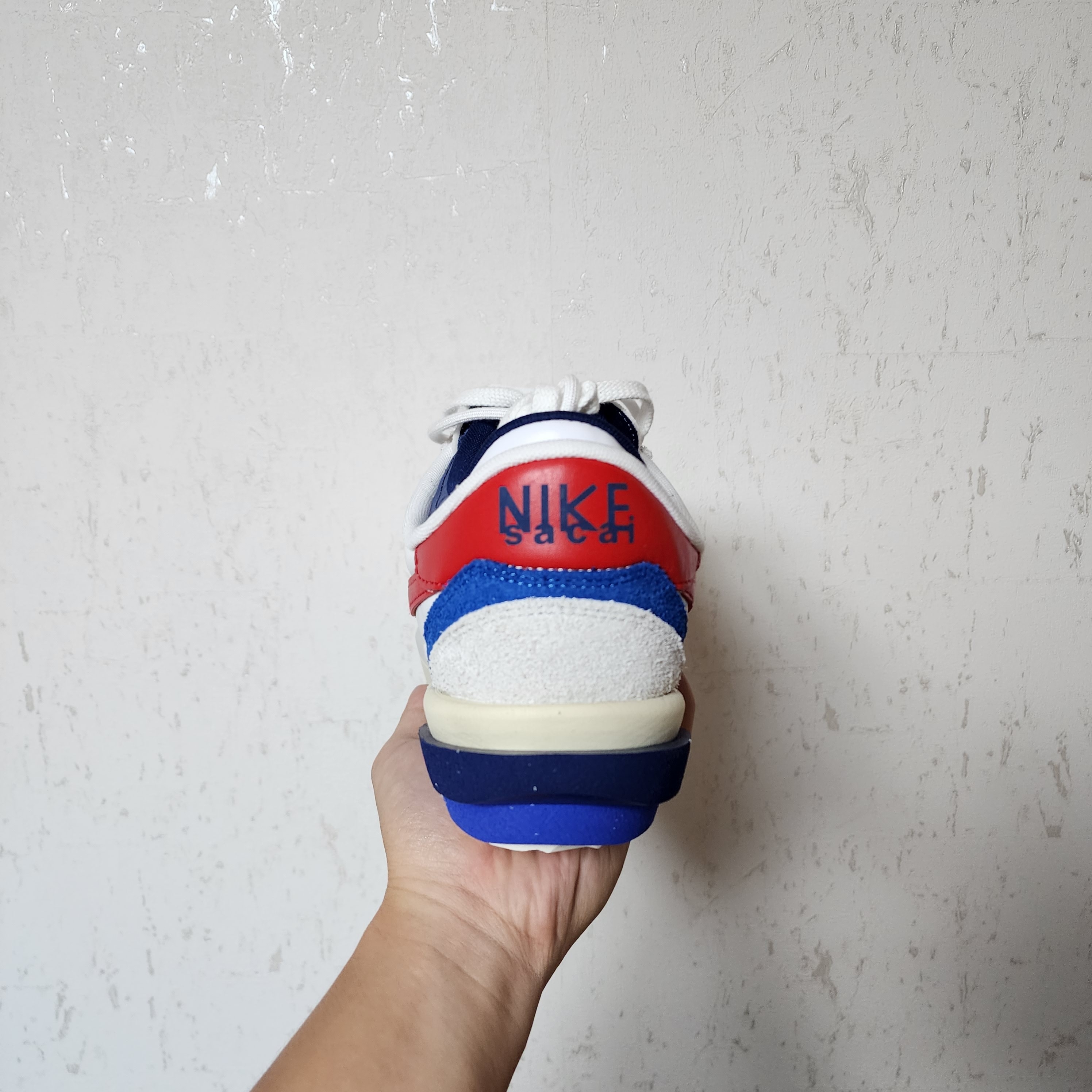 Nike x Sacai Zoom Cortez SP White and University Red 착용 스타일 - 2