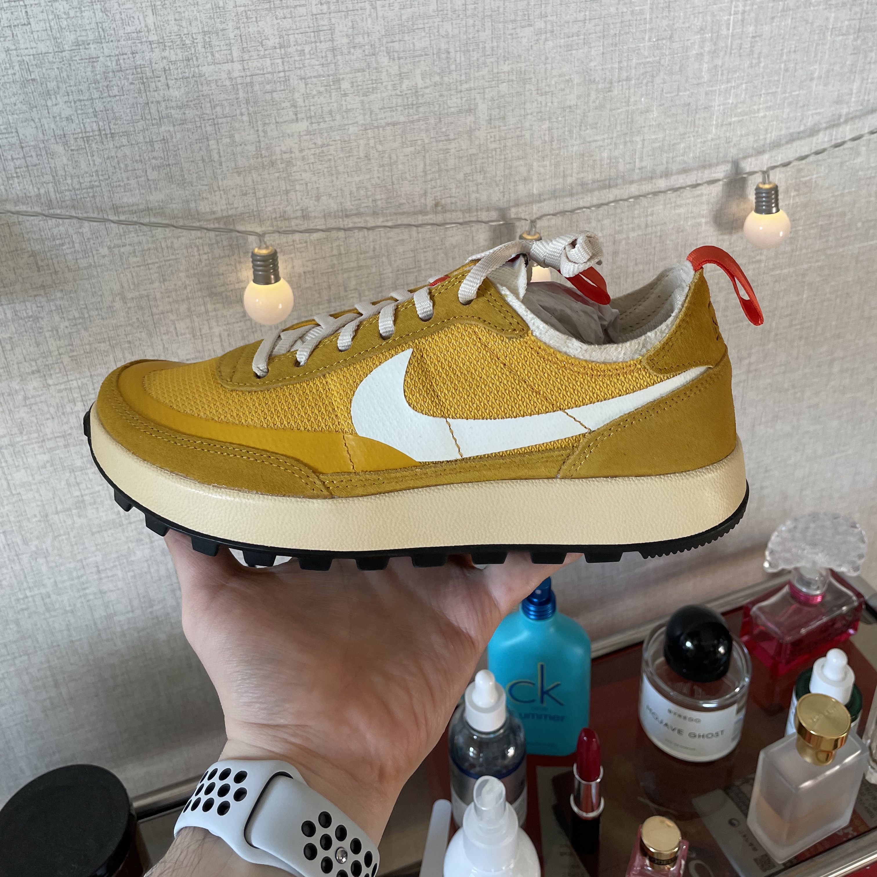 Nike x Tom Sachs General Purpose Shoe Archive, Apple Watch Nike SE 40mm GPS Silver Aluminum Case with Nike Sport Band USB C Pure Platinum Black (Korean Ver.) 착용 스타일