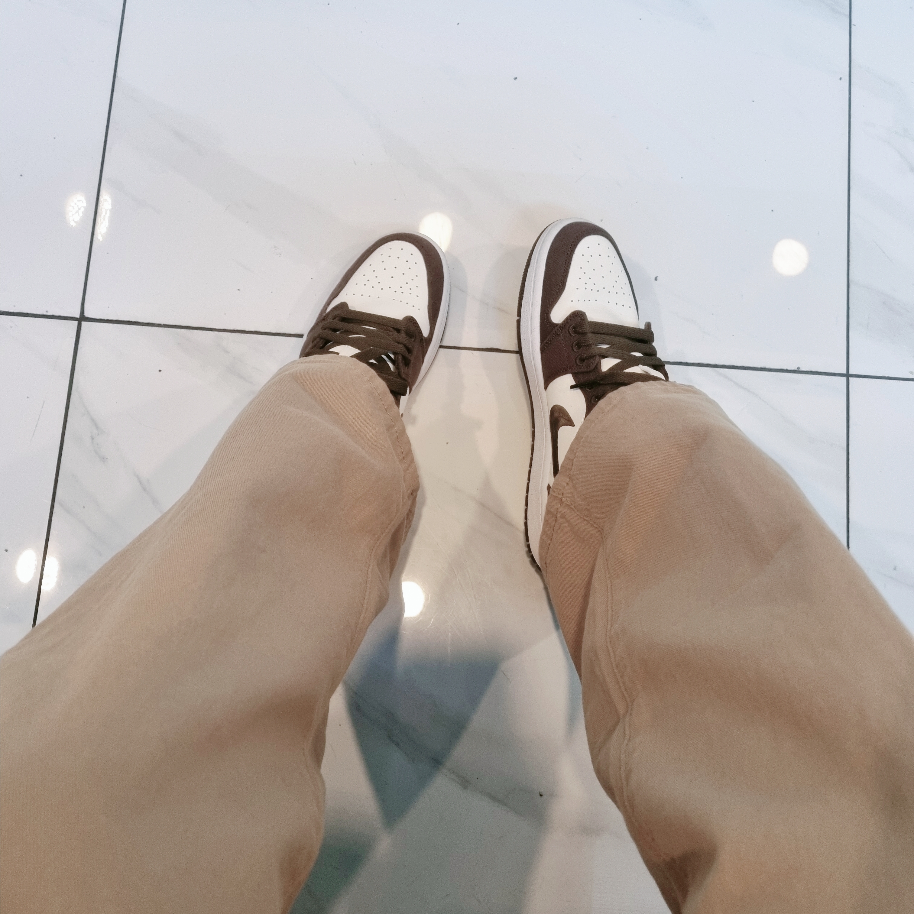 (W) Jordan 1 Low SE Light Olive 착용 스타일 - 1