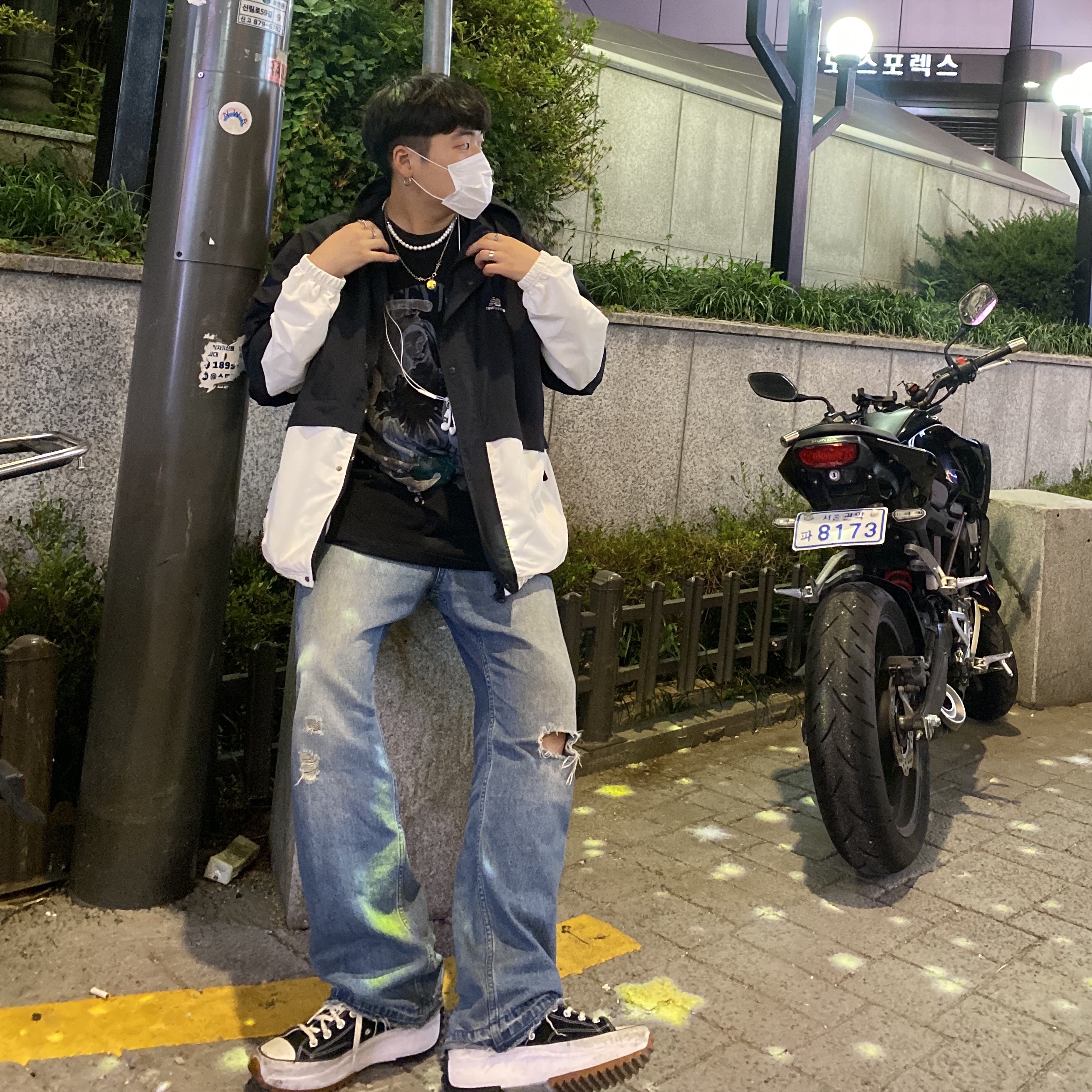 Converse Run Star Hike Hi Black White Gum 착용 스타일 - 2