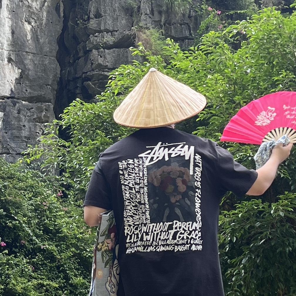 Stussy Midnight Insanity T-Shirt Black, Stussy Camellias Pig. Dyed T-Shirt Black 착용 스타일 - 3
