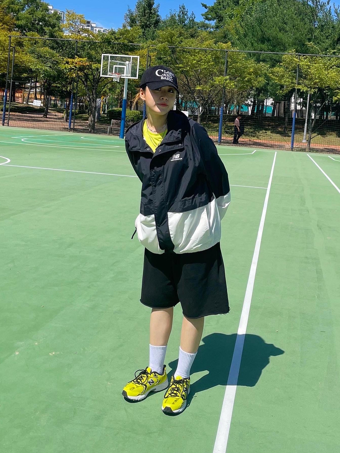 New Balance 530 Yellow 착용 스타일 - 2