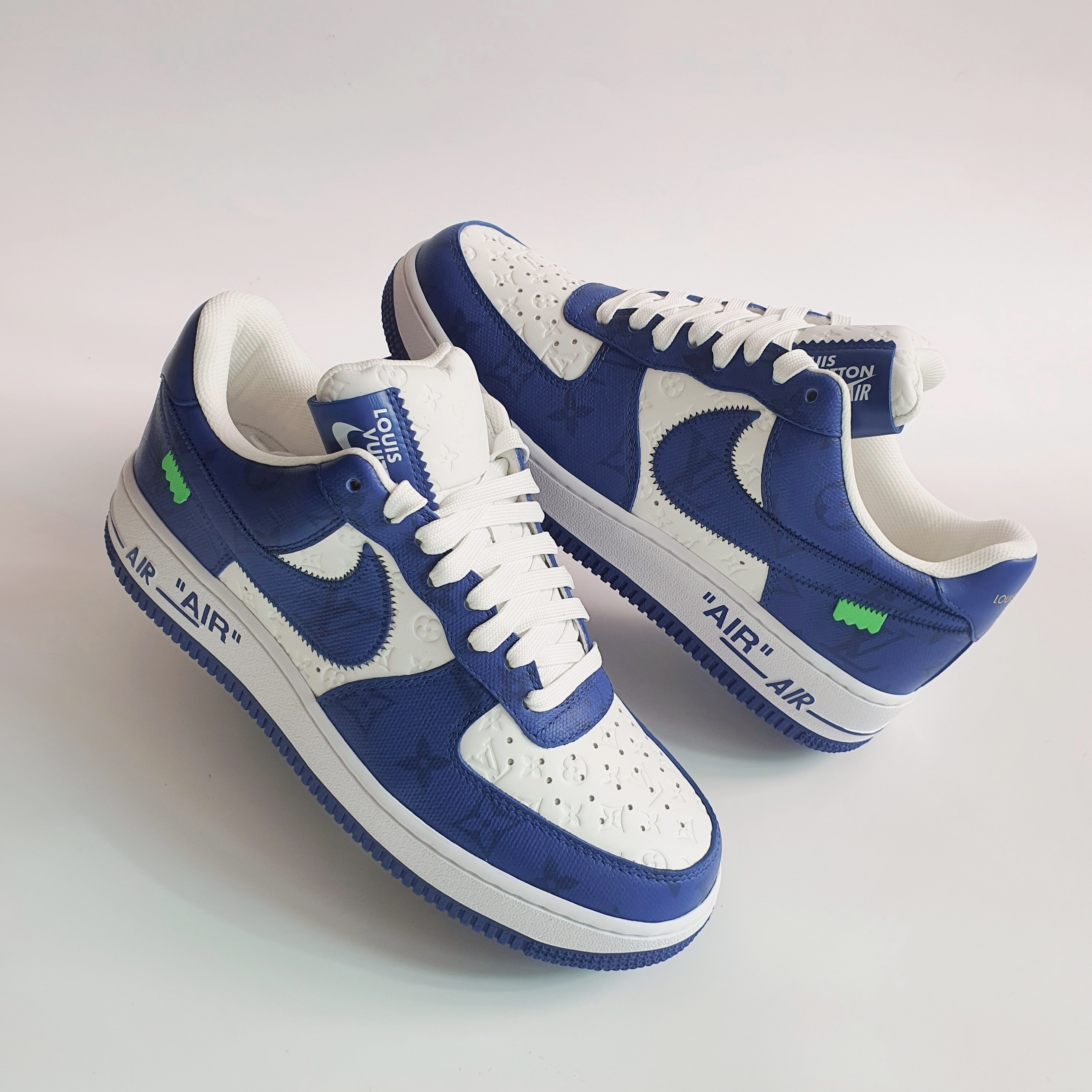 Louis Vuitton x Nike Air Force 1 Low by Virgil Abloh White Team Royal 착용 스타일